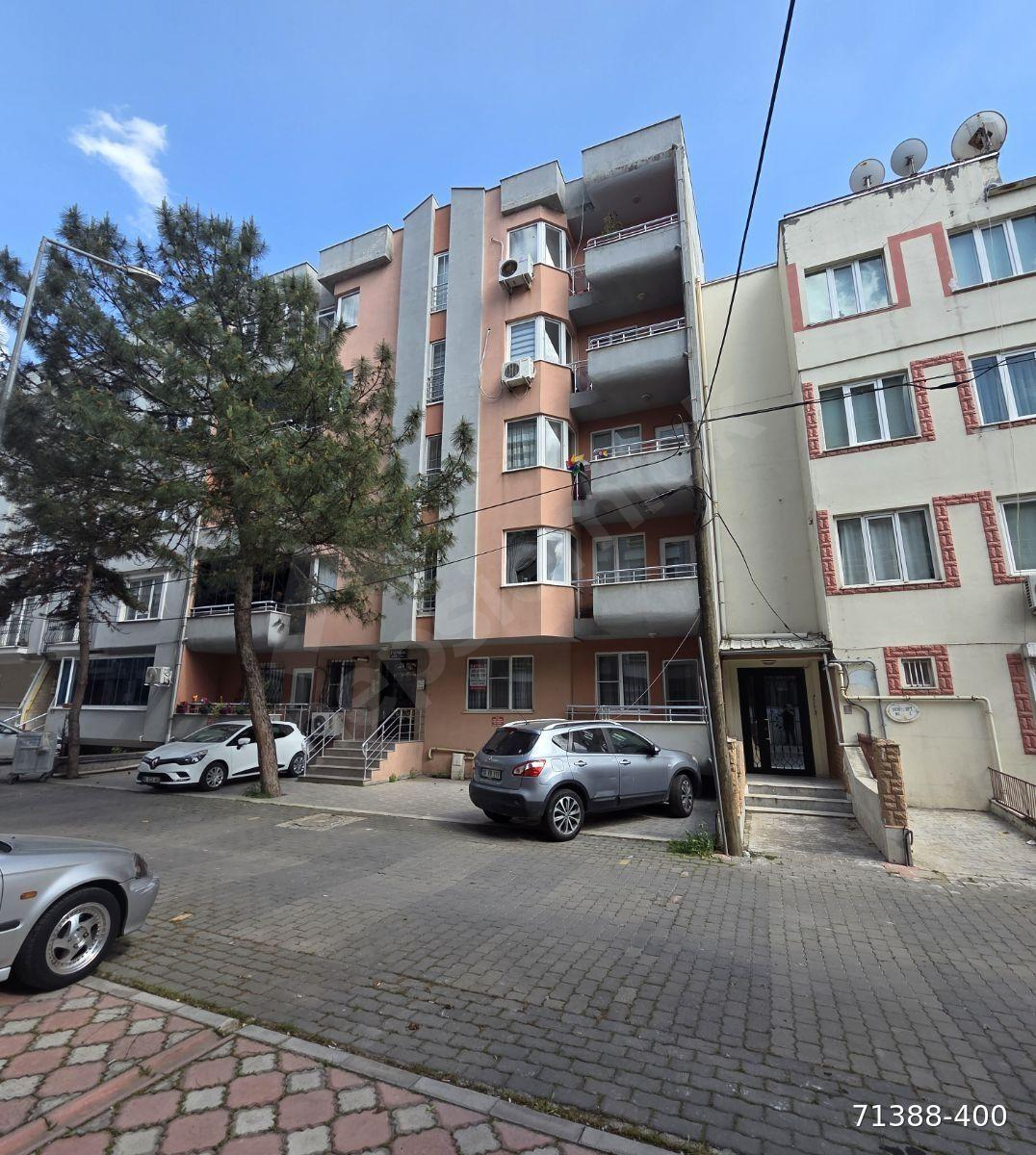 ATATÜRK İLKOKULUNUN ARKASINDA SATILIK 2+1 GENİŞ DAİRE