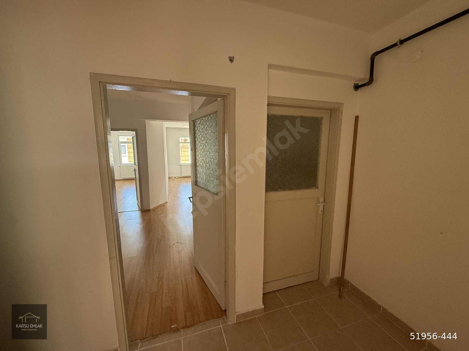 Ömürevleri tramvay durağında 3 + 1 kiralık daire
