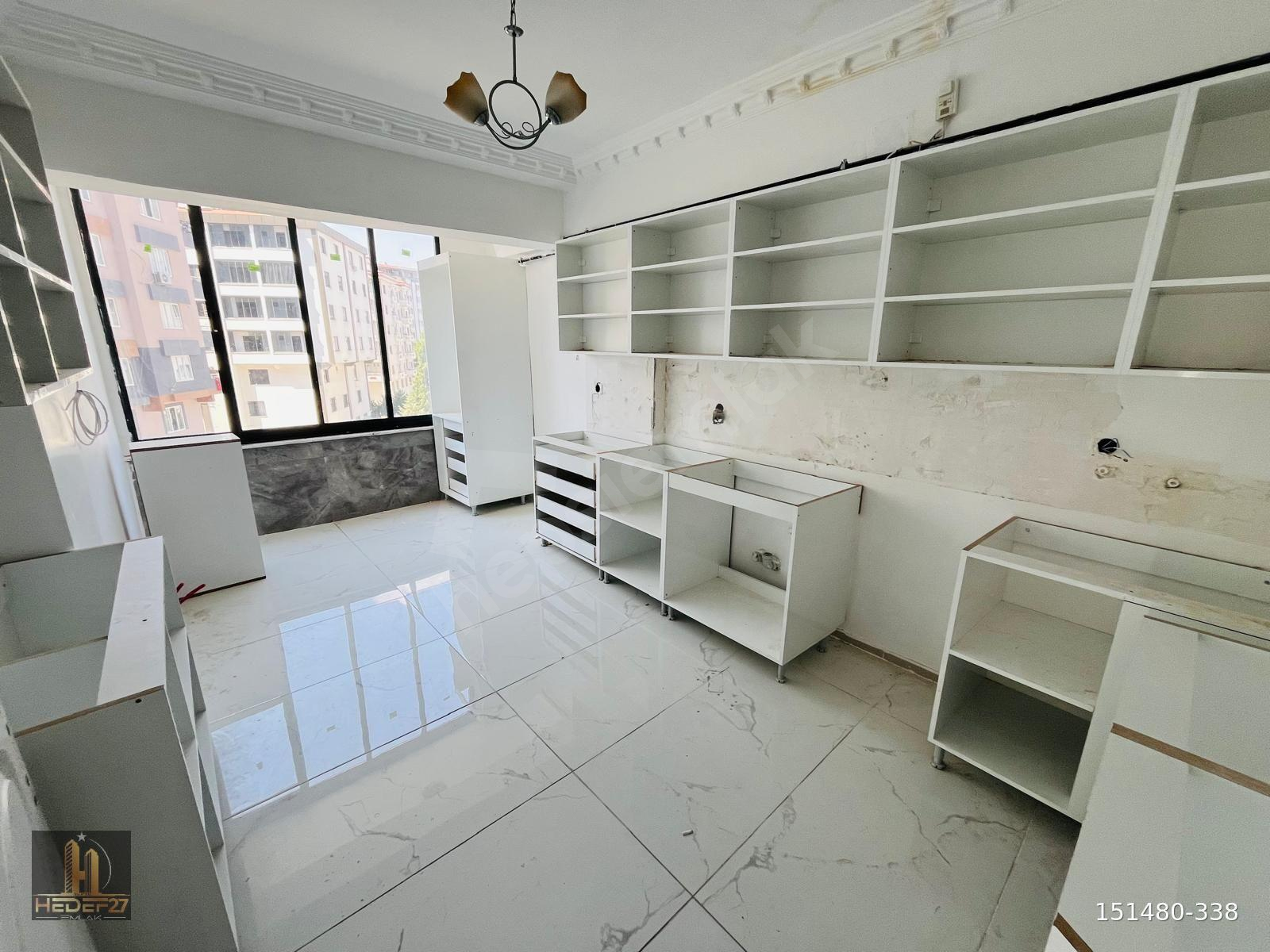YEDİTEPEDE UYGUN FİYATA İÇİ KOPLE YAPILI 3+1 DAİRE