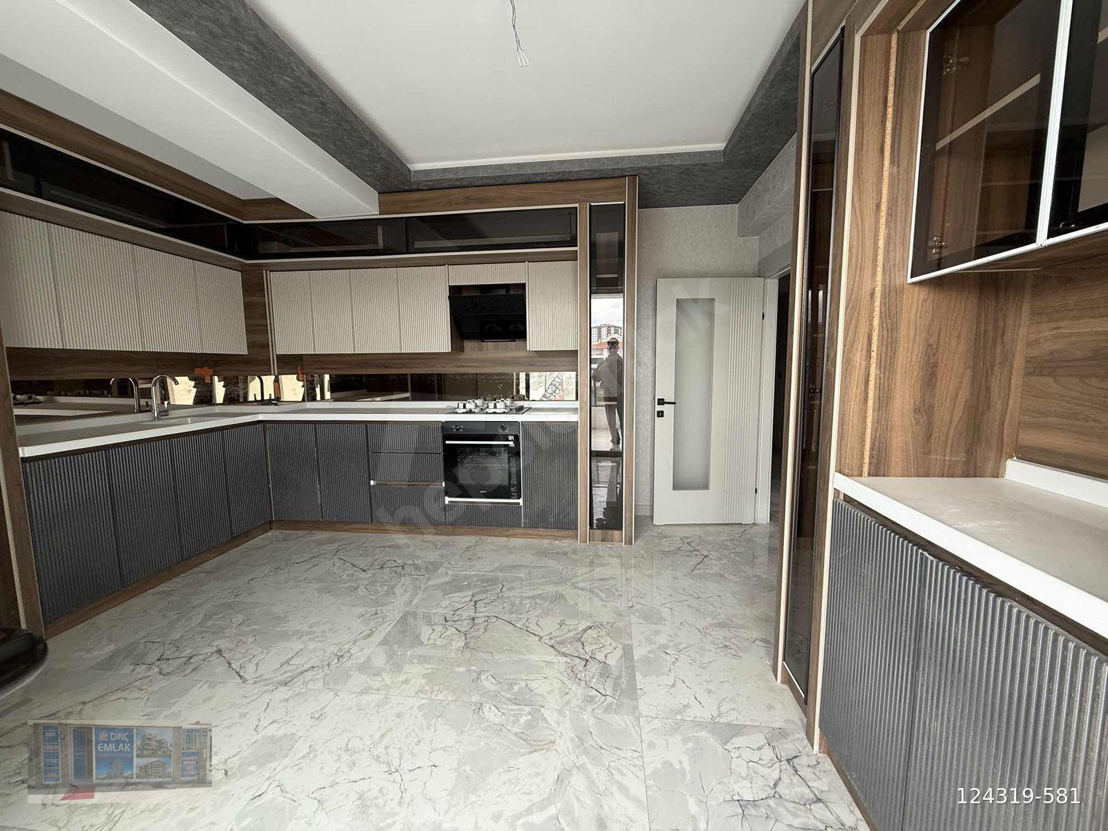 DİNÇ'TEN SATILIK İSKANLI 3 BANYO'LU KÖŞE BAŞI 4+1 TERAS DAİRE