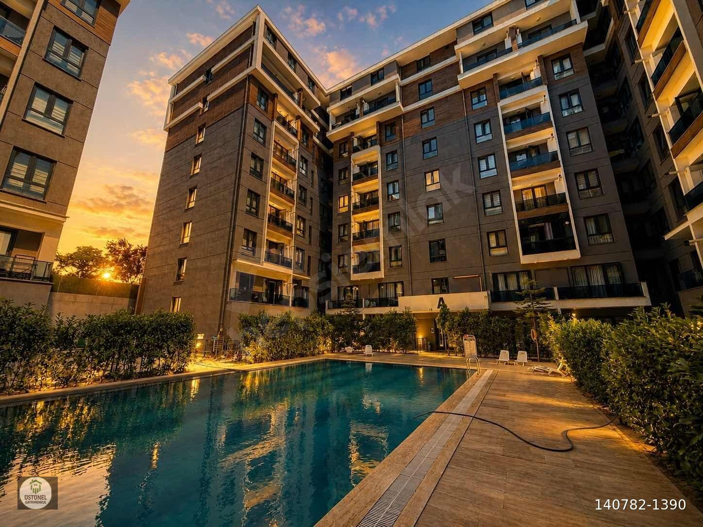 ÜSTÜNEL'DEN CADDE ÜZERİ HAVUZLU GÜVENLİKLİ SİTEDE SATILIK DAİRE