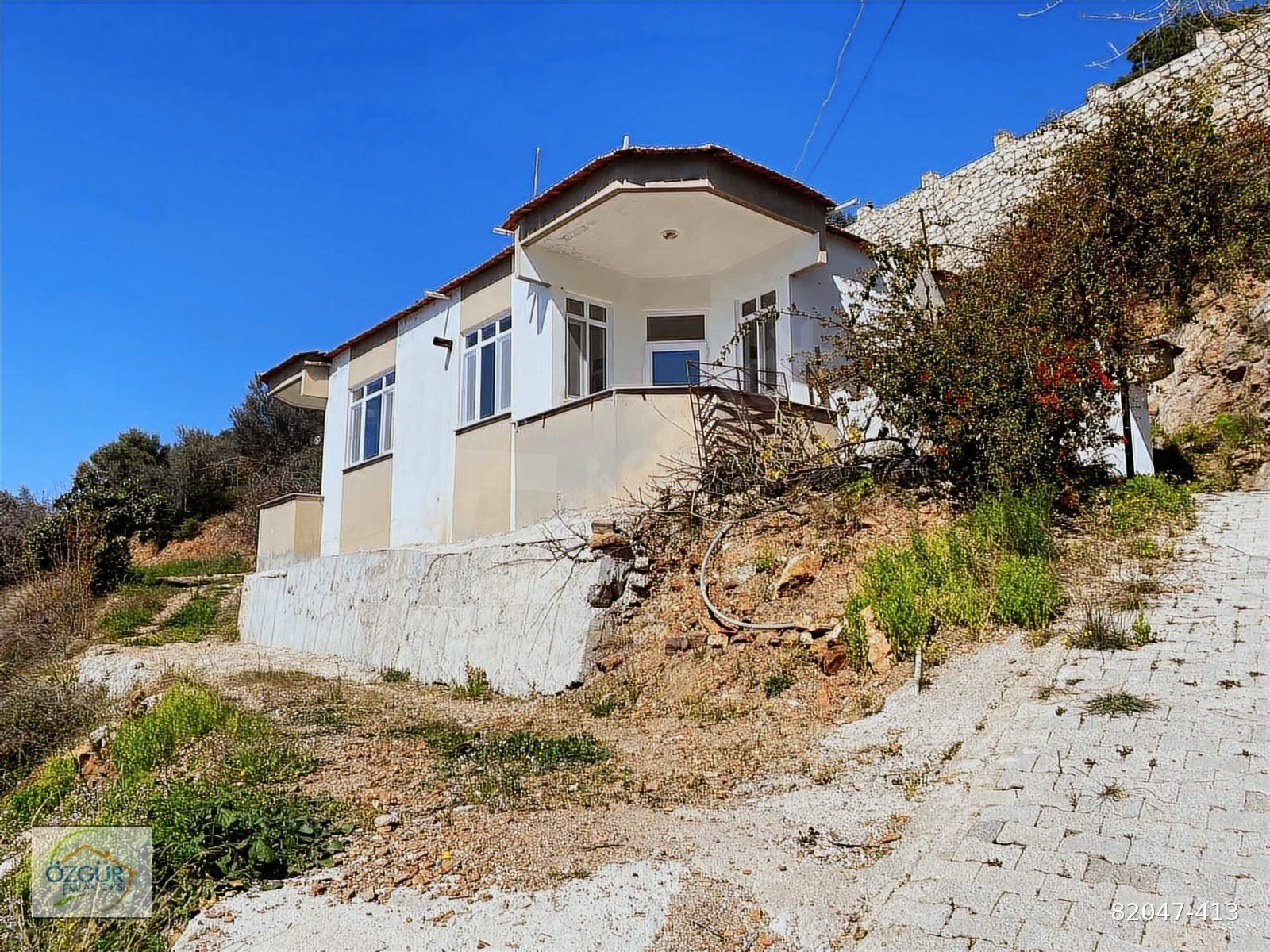 ÖZGÜR EMLAK 'tan 1221m2 ARSA İÇERİSİNDE 150m2 DAİRE