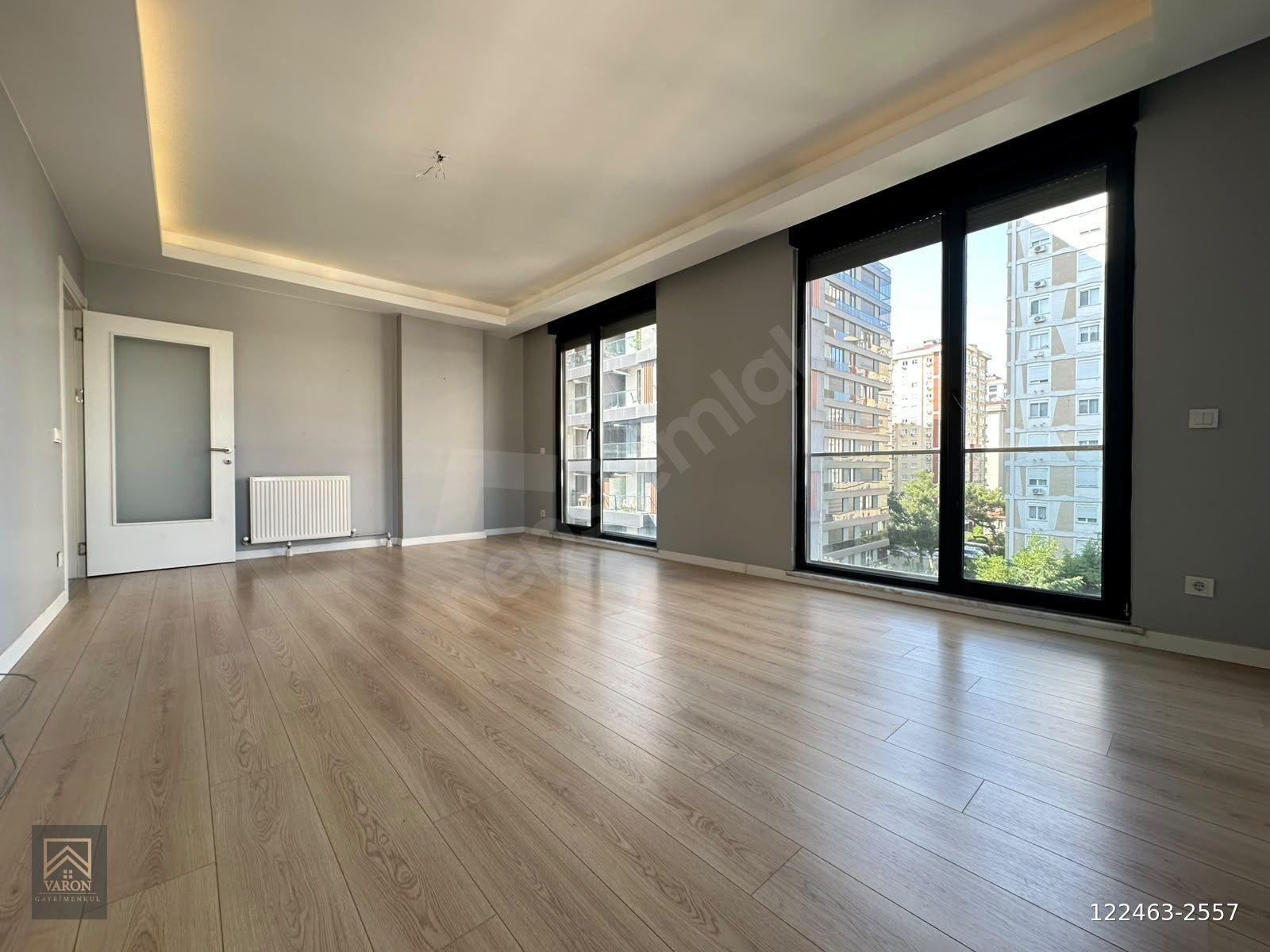ERENKÖY VARON YETKİLİ ETHEMEFENDİDE 4YILLIK 135M2 BALKONLU LÜX