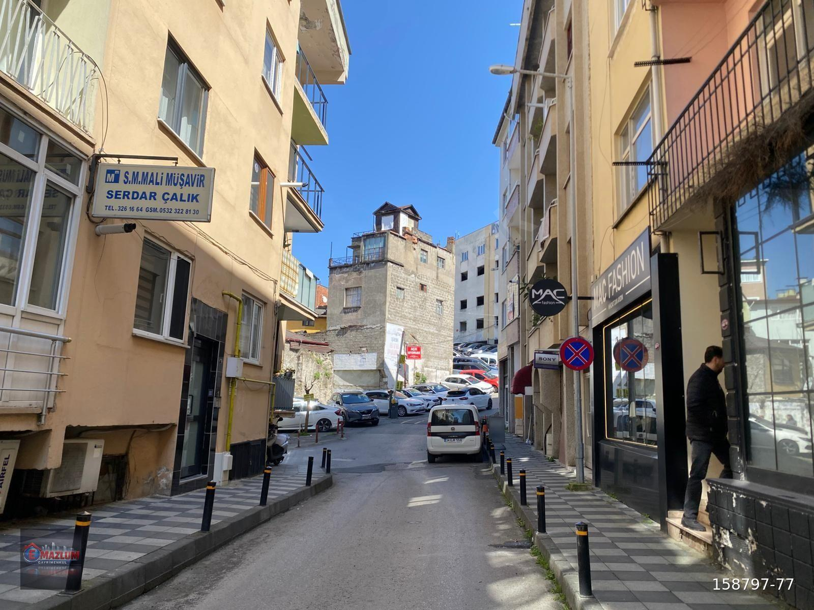 TRABZON MEYDAN KEMERALTINDA MERKEZİ KONUMDA (2+1) OFİS/ DAİRE