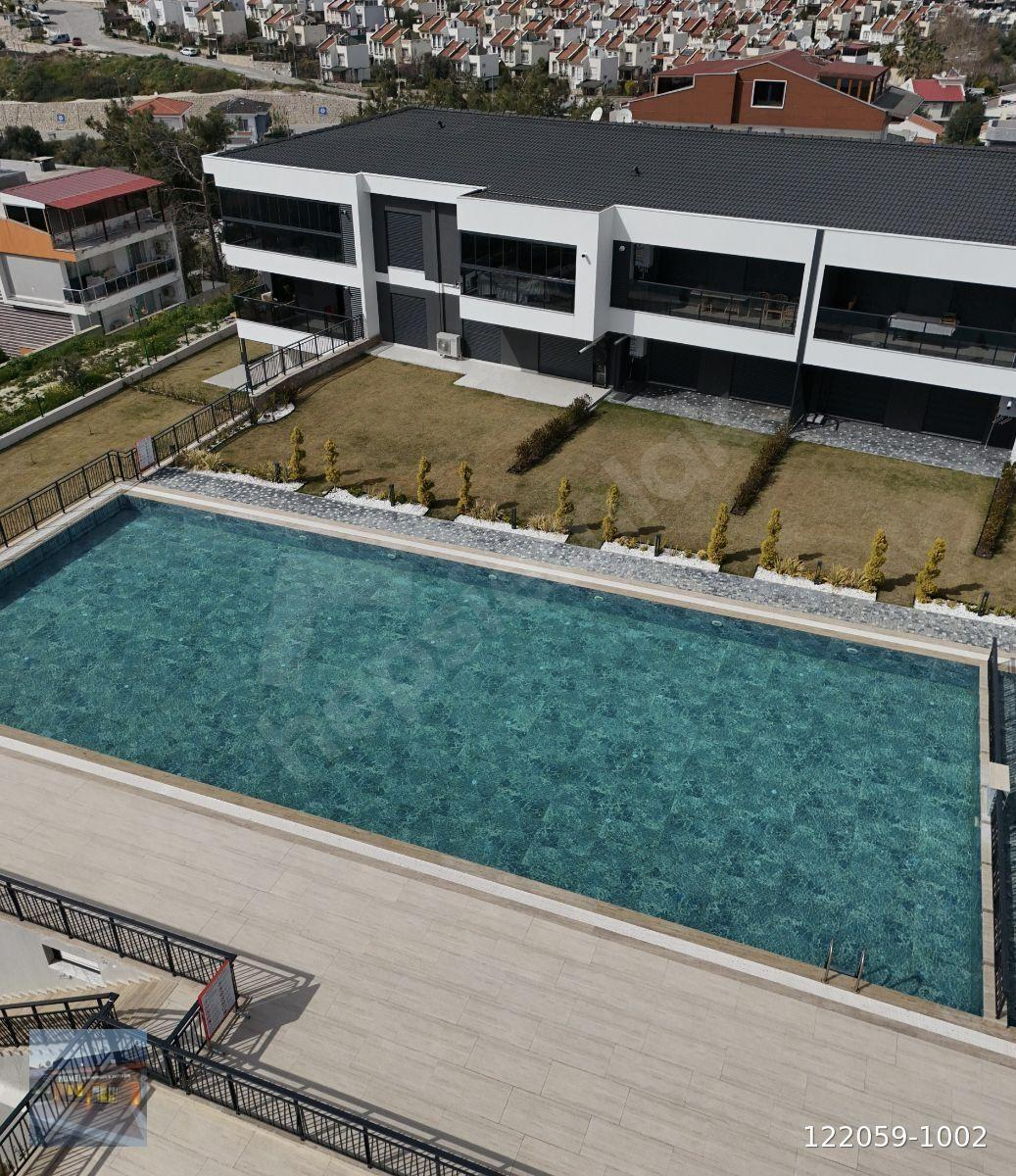 Kuşadası kadınlardenizinde lüks sitede olimpik havuzlu 2+1 daire