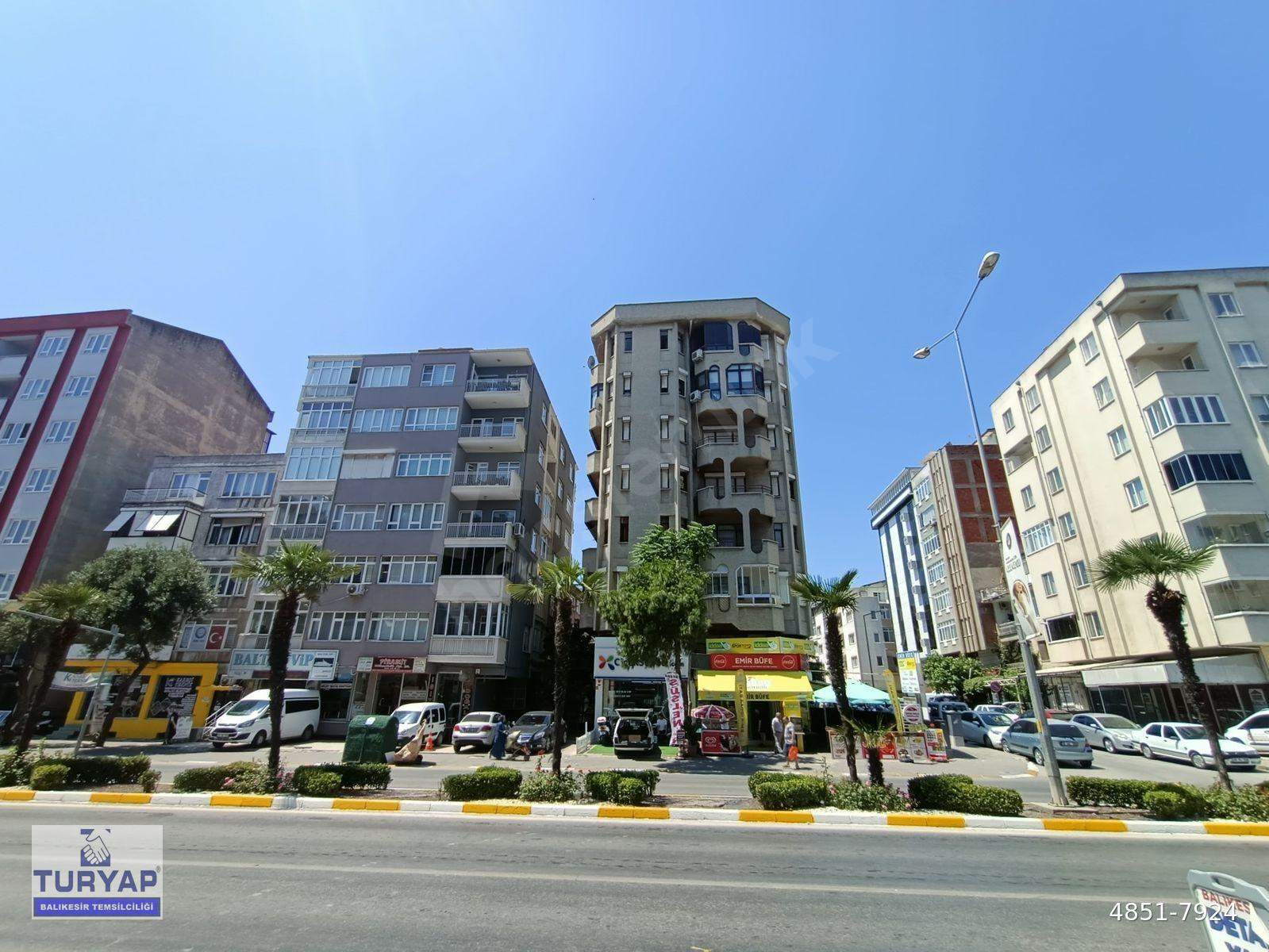 TURYAP'TAN ÇARŞI MERKEZ GAZİ BULVARINDA EŞYALI KİRALIK 3+1 DAİRE