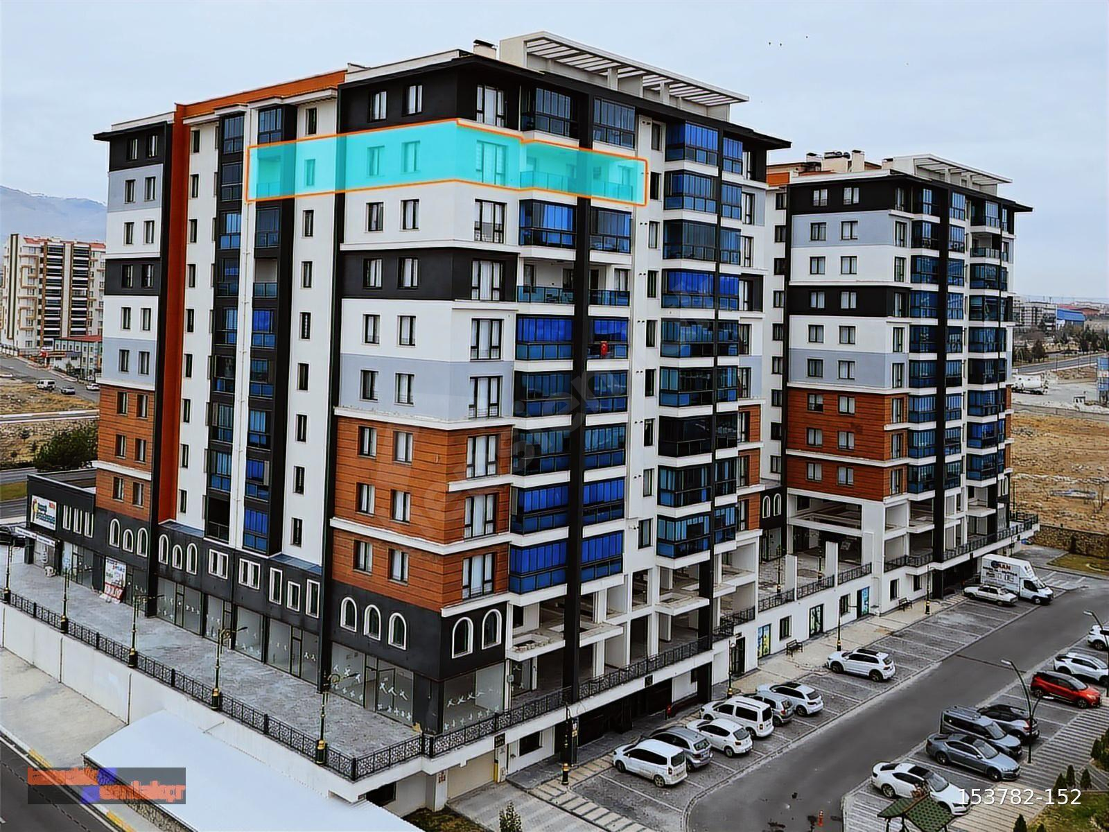TANIDIK EMLAKÇI BOTANİCA STESİNDE 5,5+1 LÜKS DAİRE SATIYOR