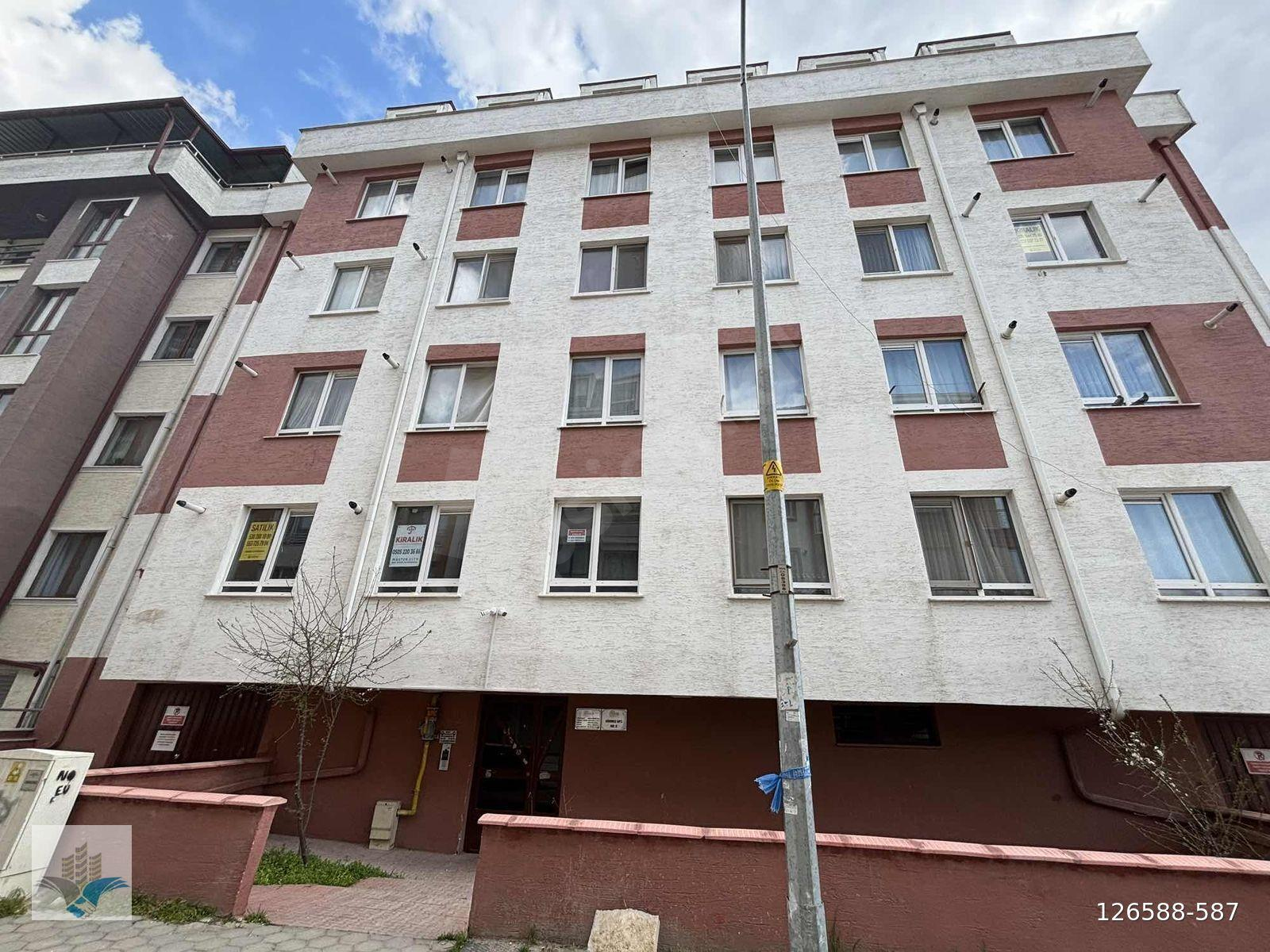 KUMLUBEL MAH. ORHAN OĞUZ CADDESİ KARŞISINDA KİRACILI EŞYALI 1+1
