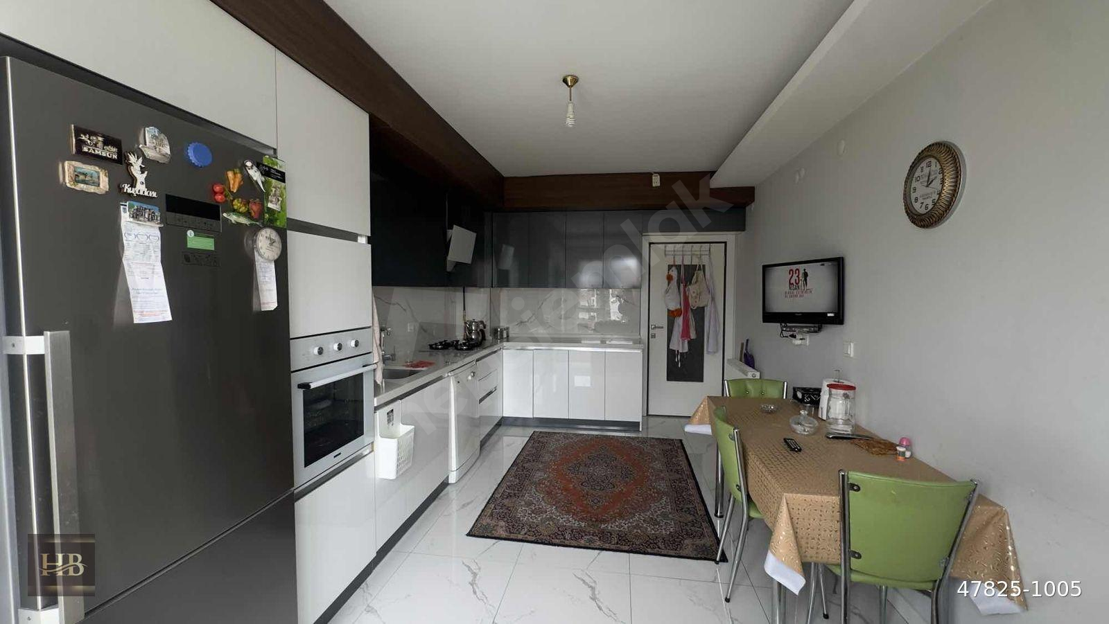 İSTİKLAL'İN GÖZDE BİNALARINDAN SATILIK 3+1 DAİRE