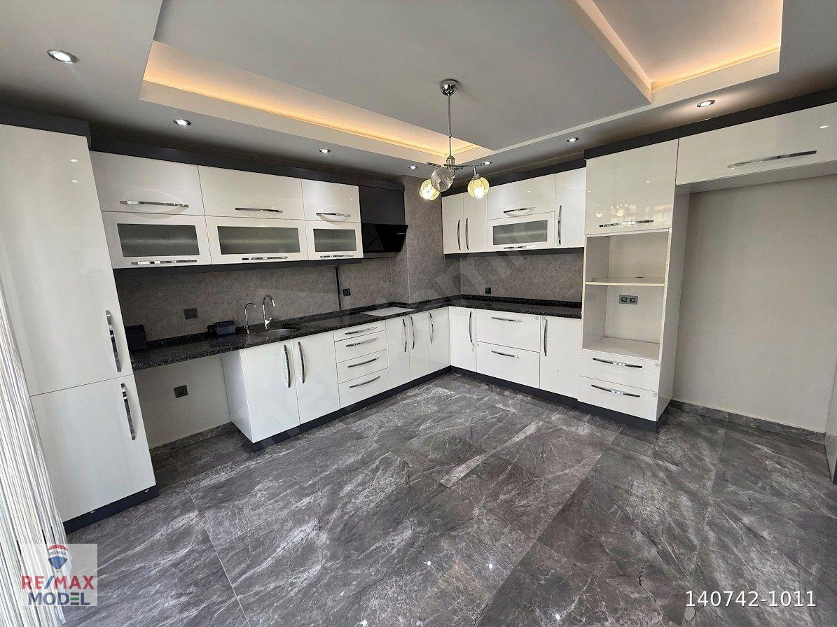 REMAX MODEL DEN YENIŞAFAK KARDELEN SITESINDE 3+1 SATILIK DAIRE