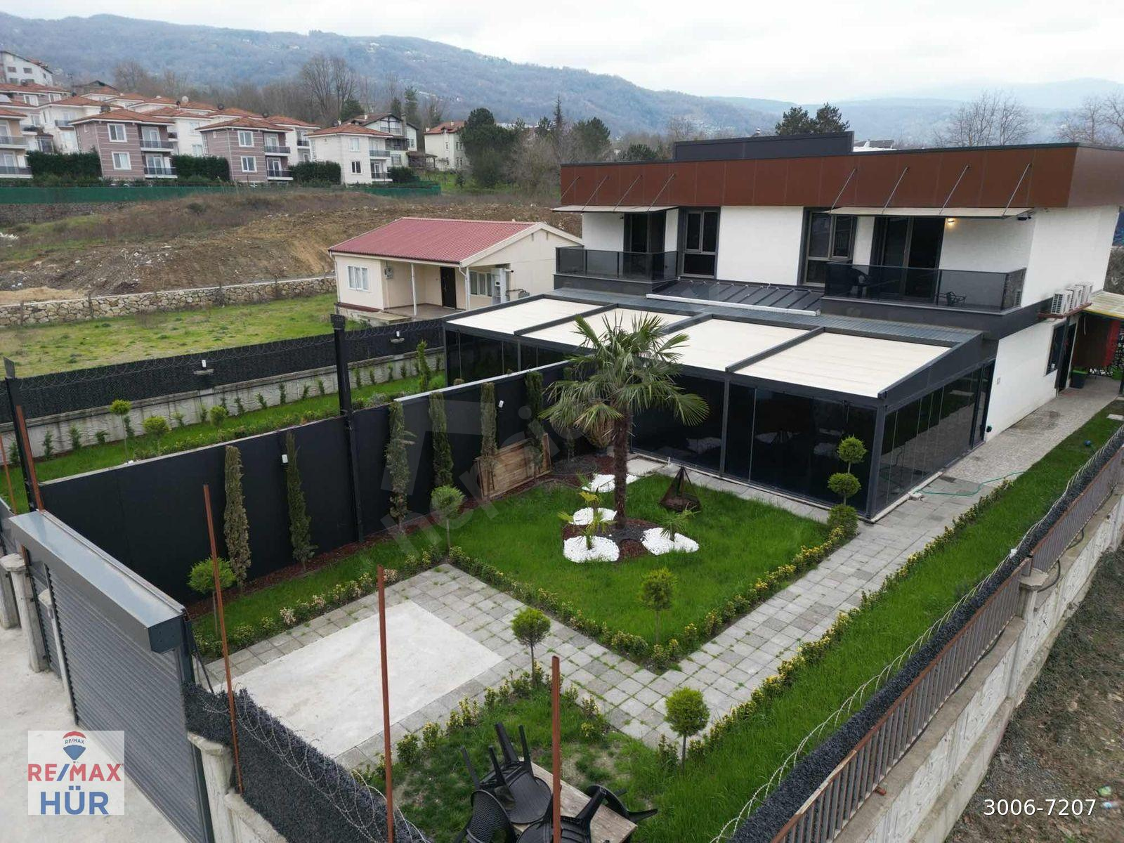 REMAXDEN SAPANCA GÖL 4+1 SATILIK HAVUZLU İŞLETME RUHSATLI VİLLA