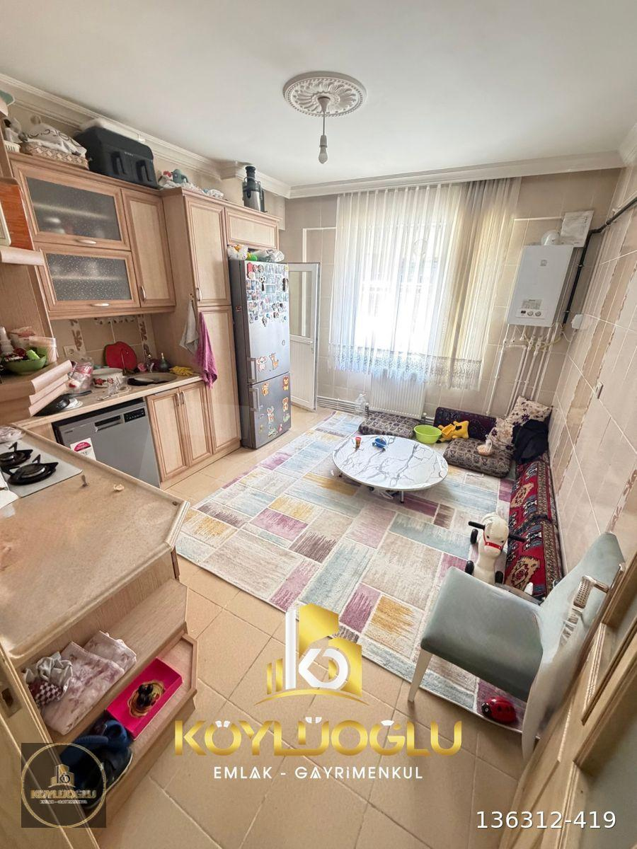 KÖYLÜOĞLU EMLAK'tan KULU ÇARŞI MERKEZİ - ATATÜRK CADDESİ - DÖNERCİ CENGİZ ÜZERİ 3+1 DAİRE!