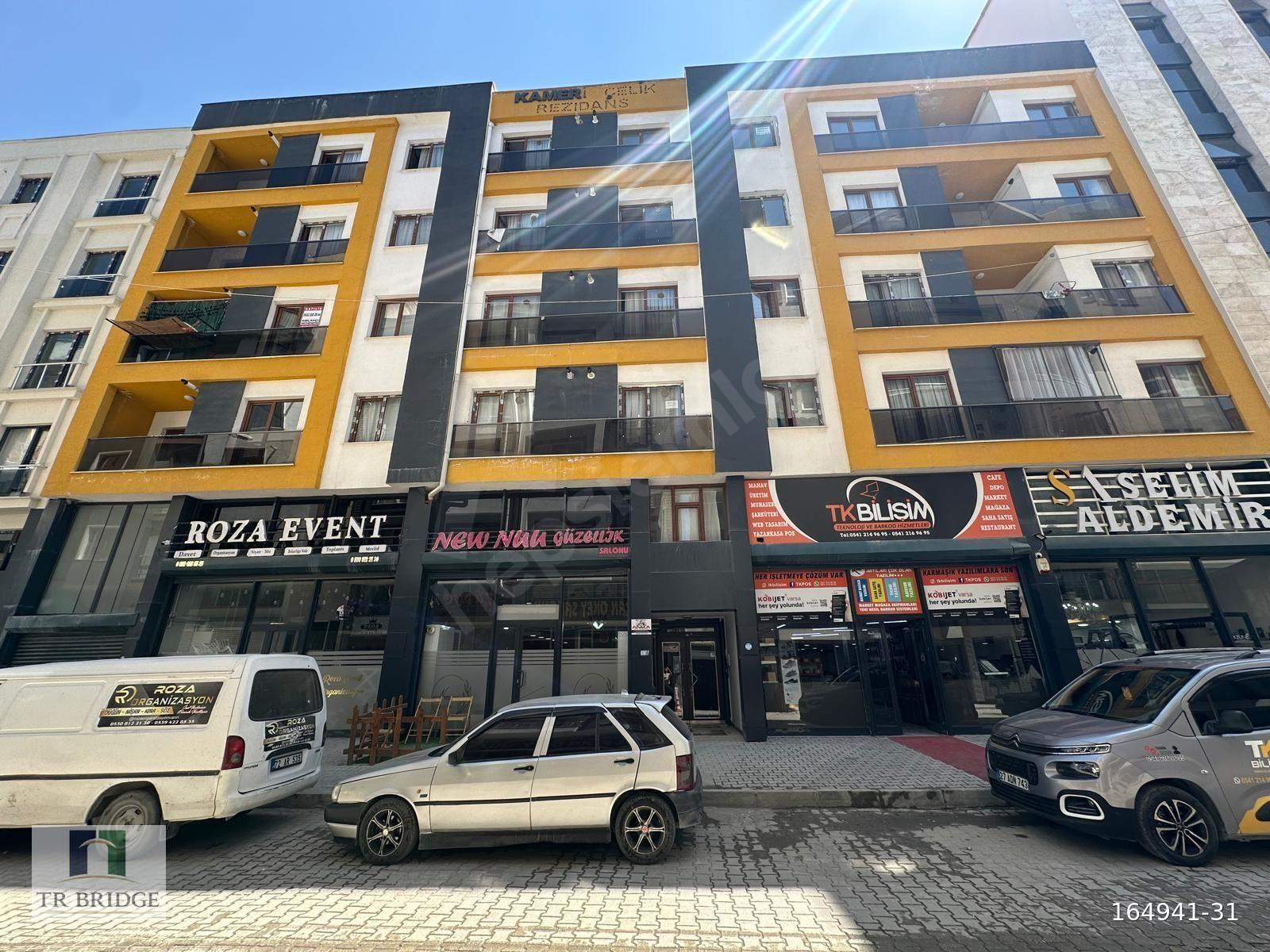 ÇARŞI MERKEZİNDE OTOPARKLI, EŞYALI 2+1 105 M² SATILIK DAİRE