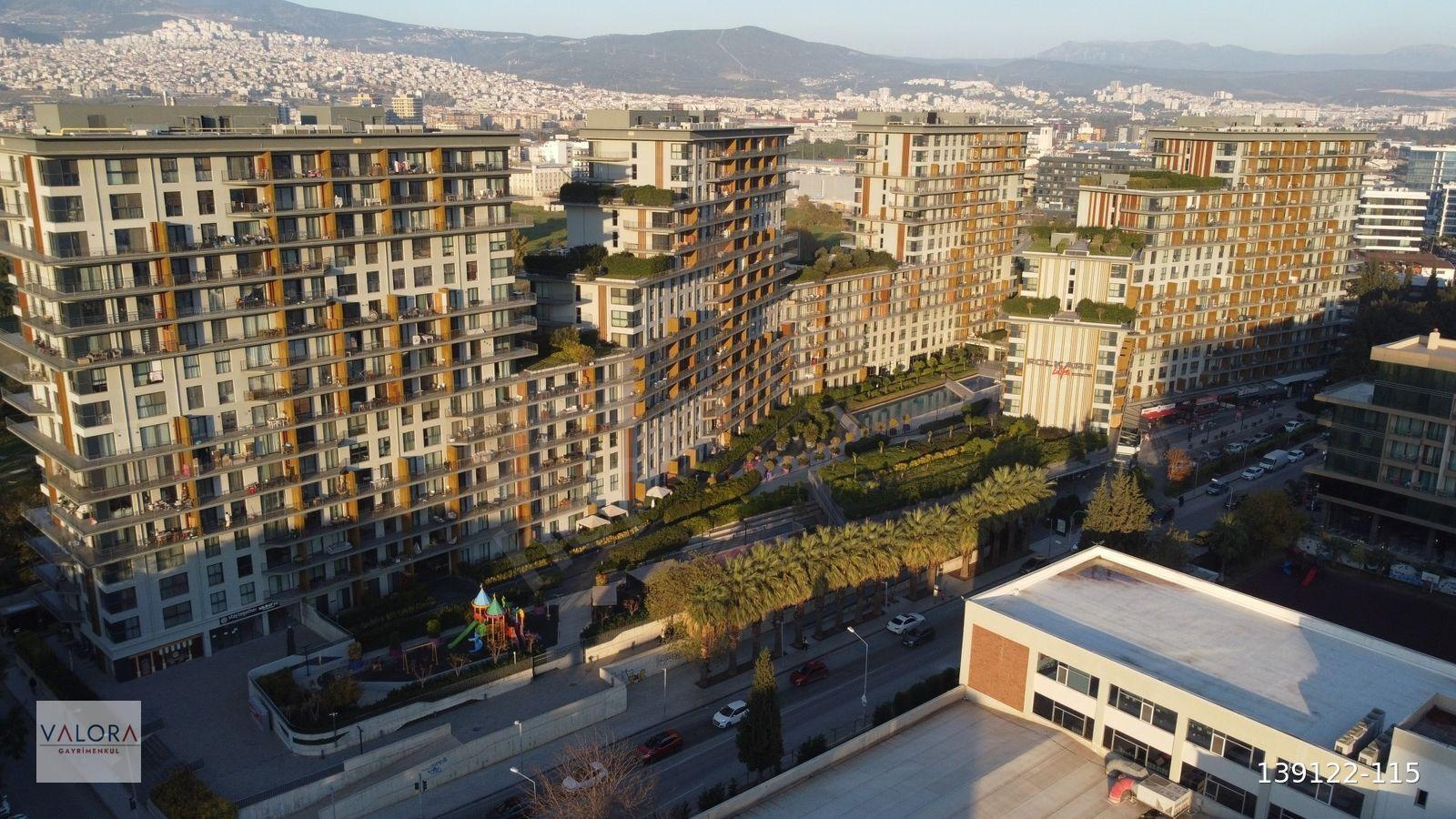 Valora'dan Folkart Life Havuz Cephe Balkonlu Eşyalı 1+1 Kiralık