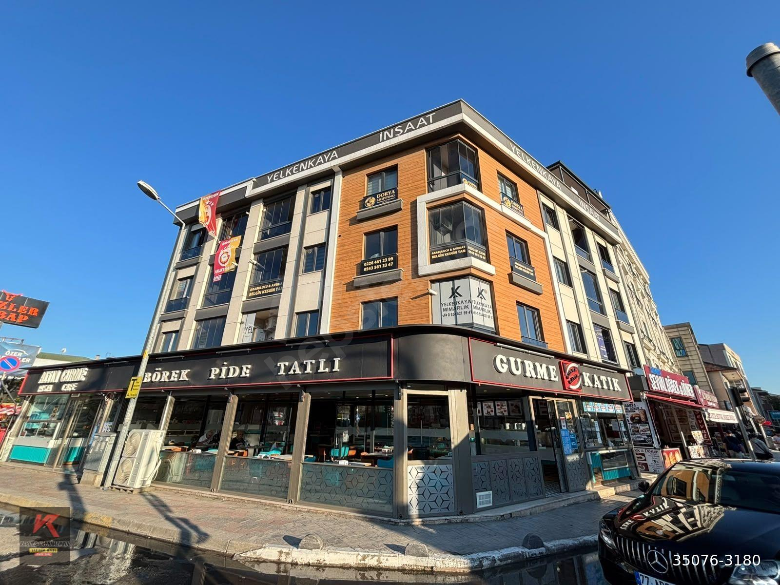 KARDEŞ'TEN ALTINOVA'DA CADDEYE CEPHELİ 2+1 KİRALIK DAİRE/OFİS