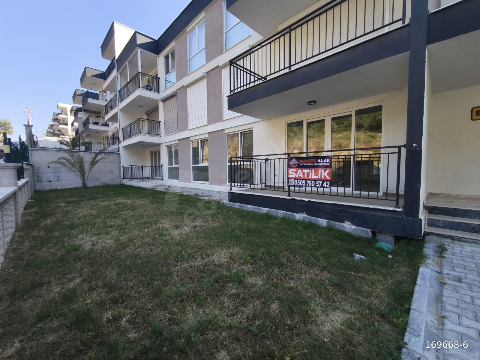 KEVSER ALAK'TAN KUŞADASI EŞİN VADİ'DE 2+1 SATILIK DAİRE