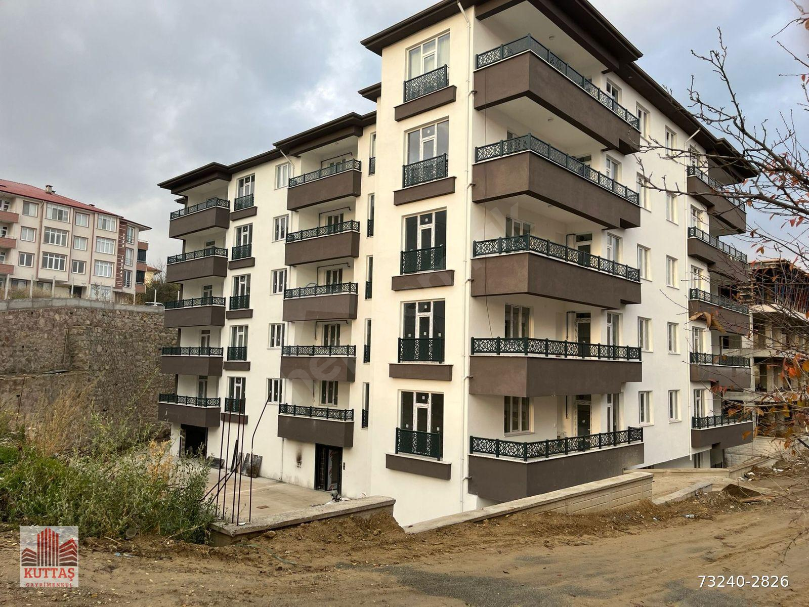 KUTTAŞ'TAN TOSYA HACI BEKTAŞ CADDESİ KOCATEPE SOKAKTA SIFIR BİNADA KATTA 2+1 SATILIK DAİRE