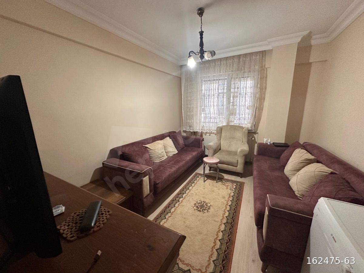ÖN CEPHE METROBÜSE 5 DK MESAFEDE YÜSEK GİRİŞ 2+1 AZ KATLI BİNA