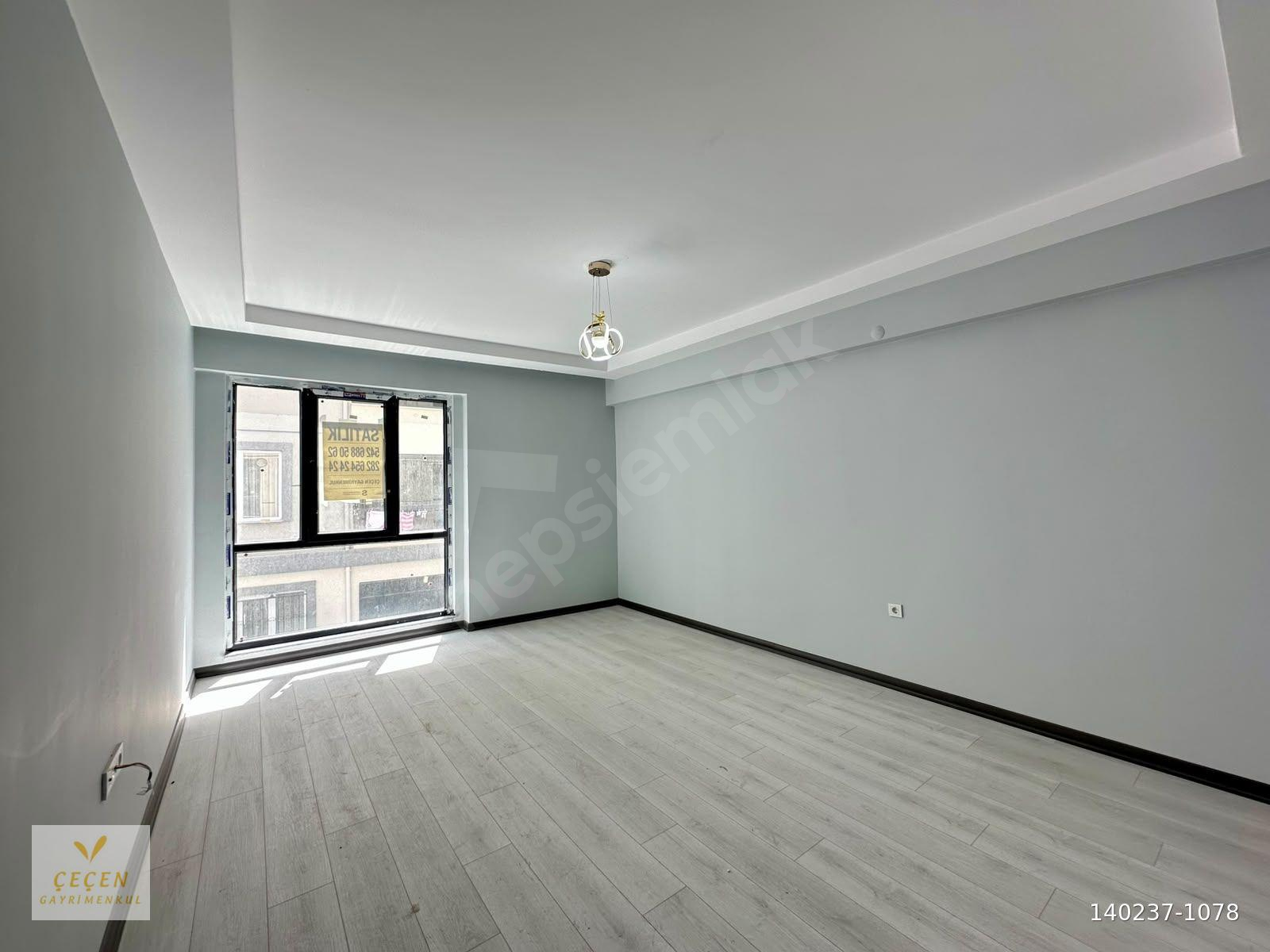 FİYATI DÜŞTÜ! ARAKAT 2+1SIFIR YERDEN ISITMALI K. OTOPARKLI DAİRE
