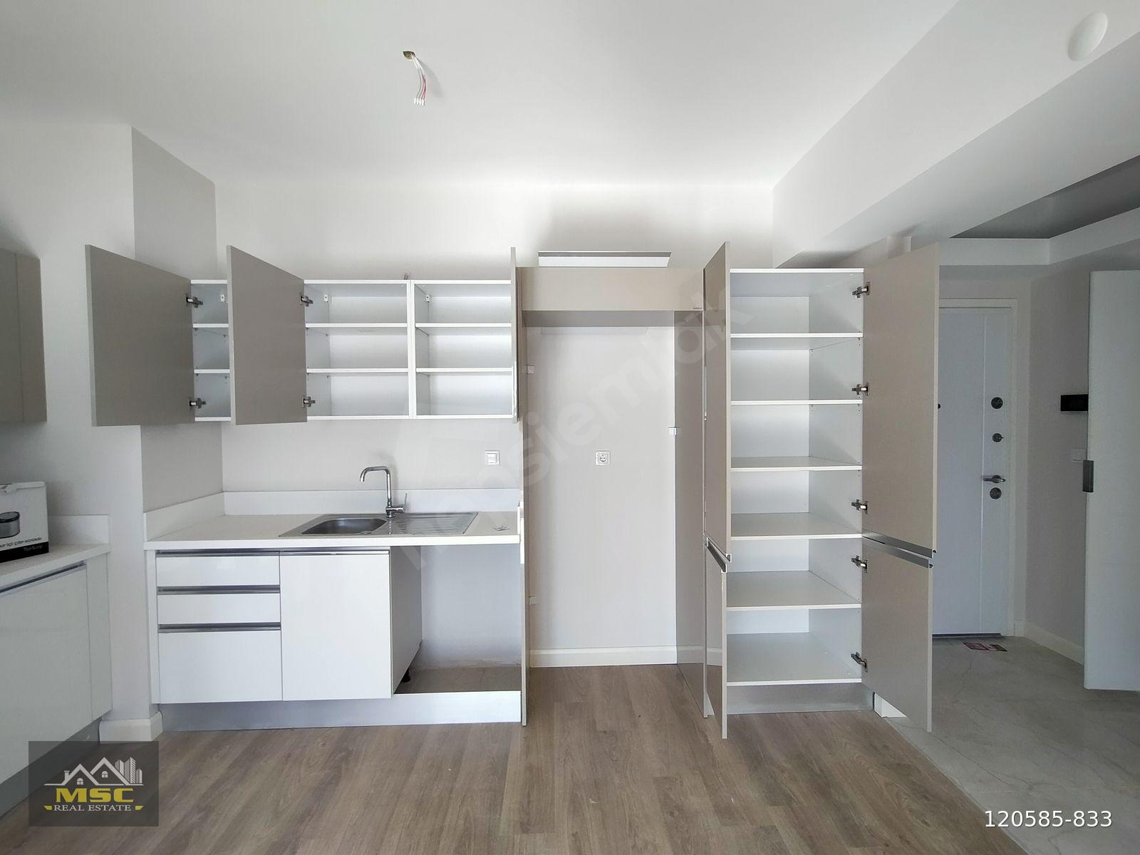MSC'DE SURYAPI E PARSEL DE GÜNEY CEHPE 2+1 94M2