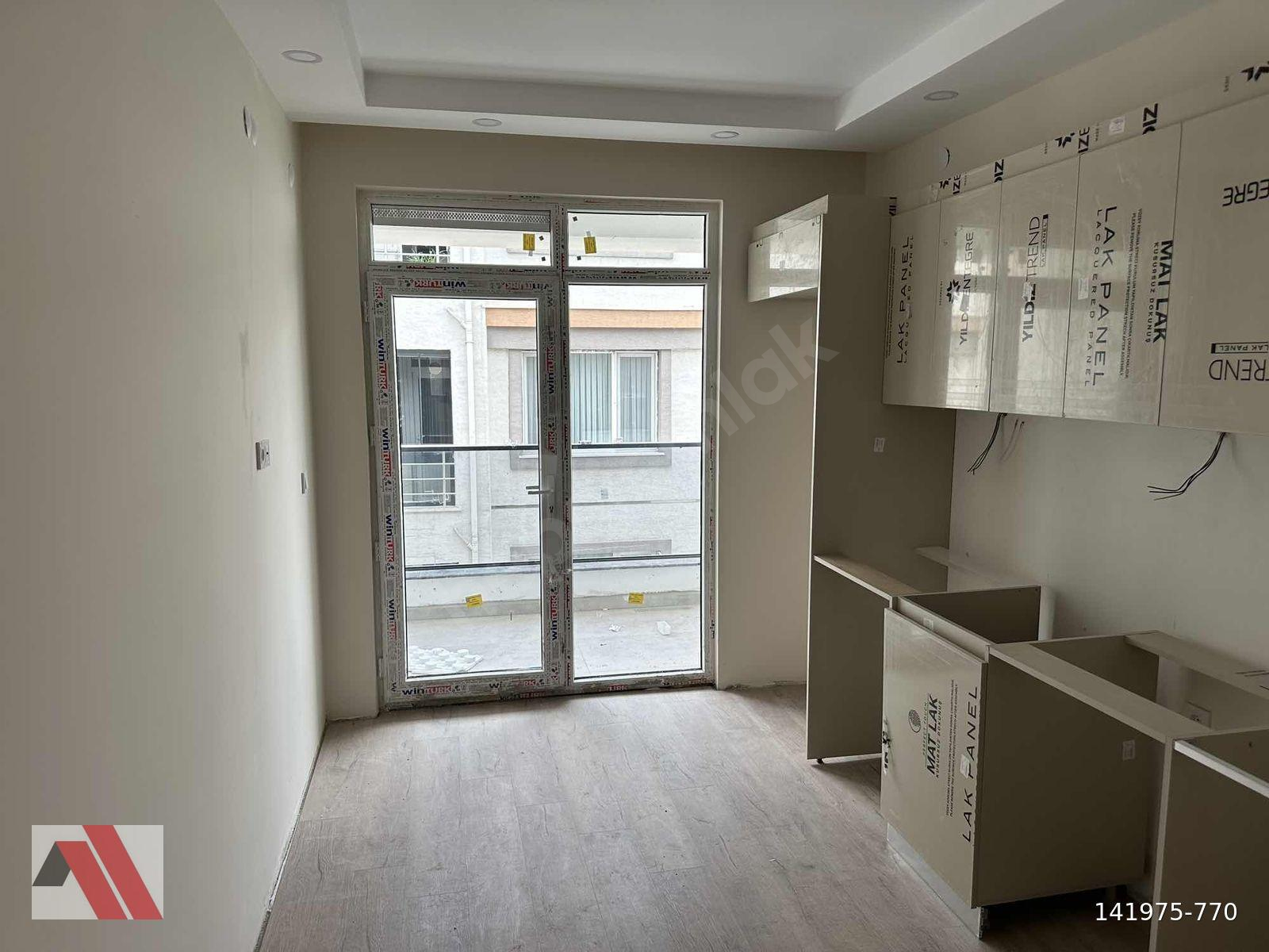 SÜMBÜLLER'DEN ESENLİ CD. YAKINI ARAKAT EBEVEYN BANYOLU 2+1 DAİRE