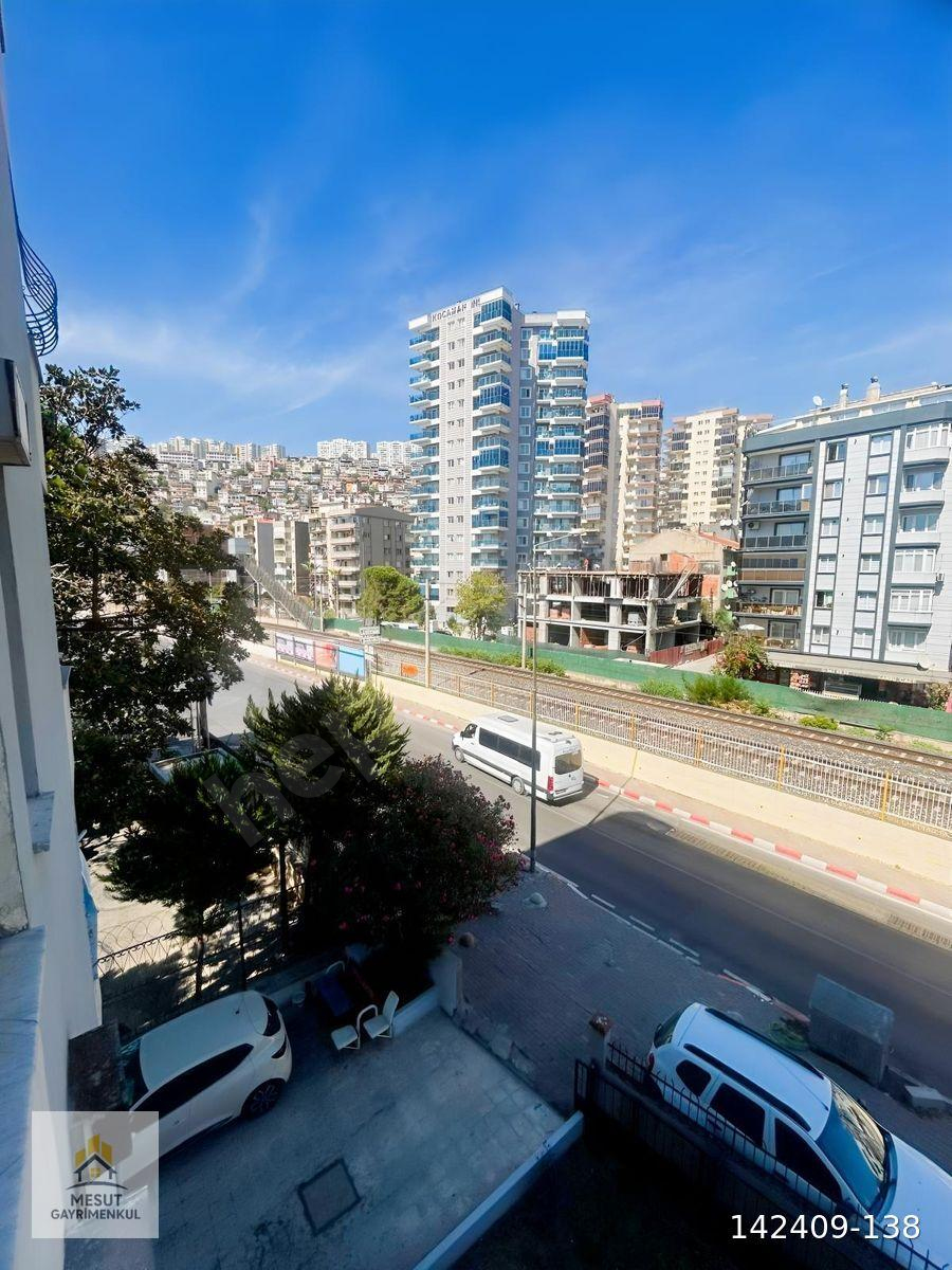 Bayraklı Merkezde Muhteşem Lokasyon Geniş 3&1 Kiralık Daire