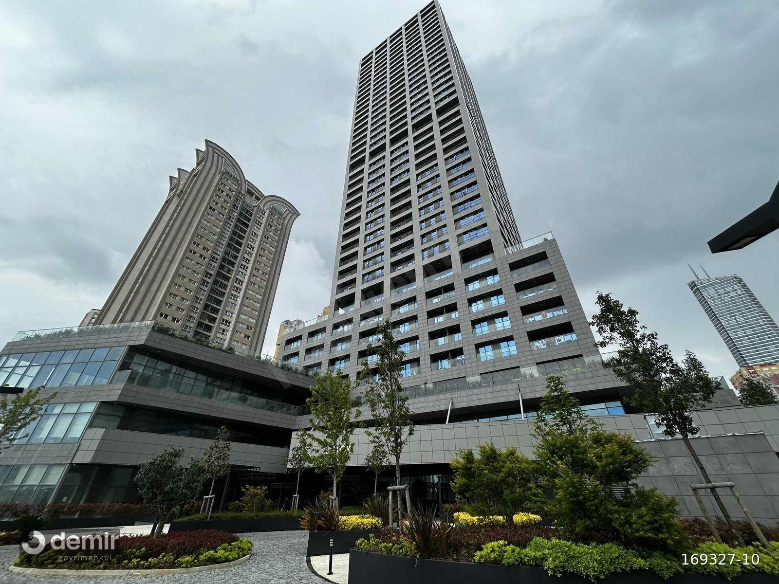 MODERN ATAŞEHİR'DE 5+1 19.KAT İSKANLI SATILIK SÜPER LÜX DAİRE