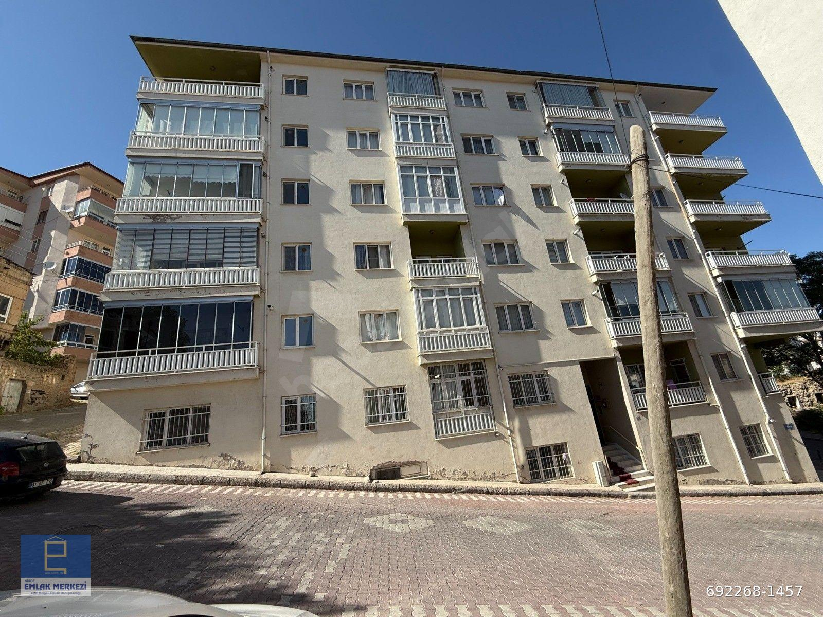 # NİĞDE EMLAK MRKZNDEN S.FETHİ CD.ÜSTÜ ASANSÖRLÜ 3+1 SATILIK DAİRE #