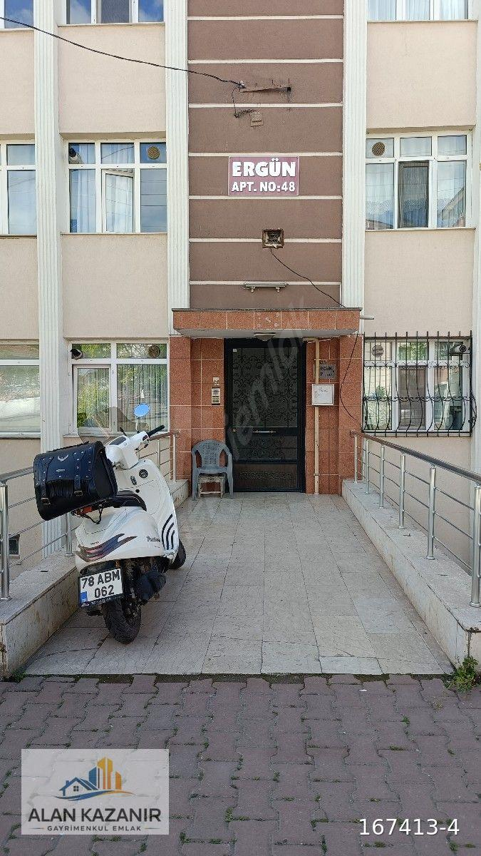 Emek Mahallesi'nin En Güzel Caddesinde 3+1 100 m² İSTER YATIRIM İÇİN İSTERSEN OTUR SATILIK DAİRE.