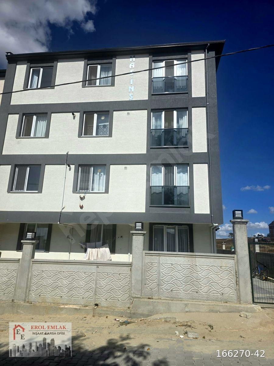 EROL EMLAK'tan CUMHURİYET MAHALLESİNDE DÜZ GİRİŞ 2+1