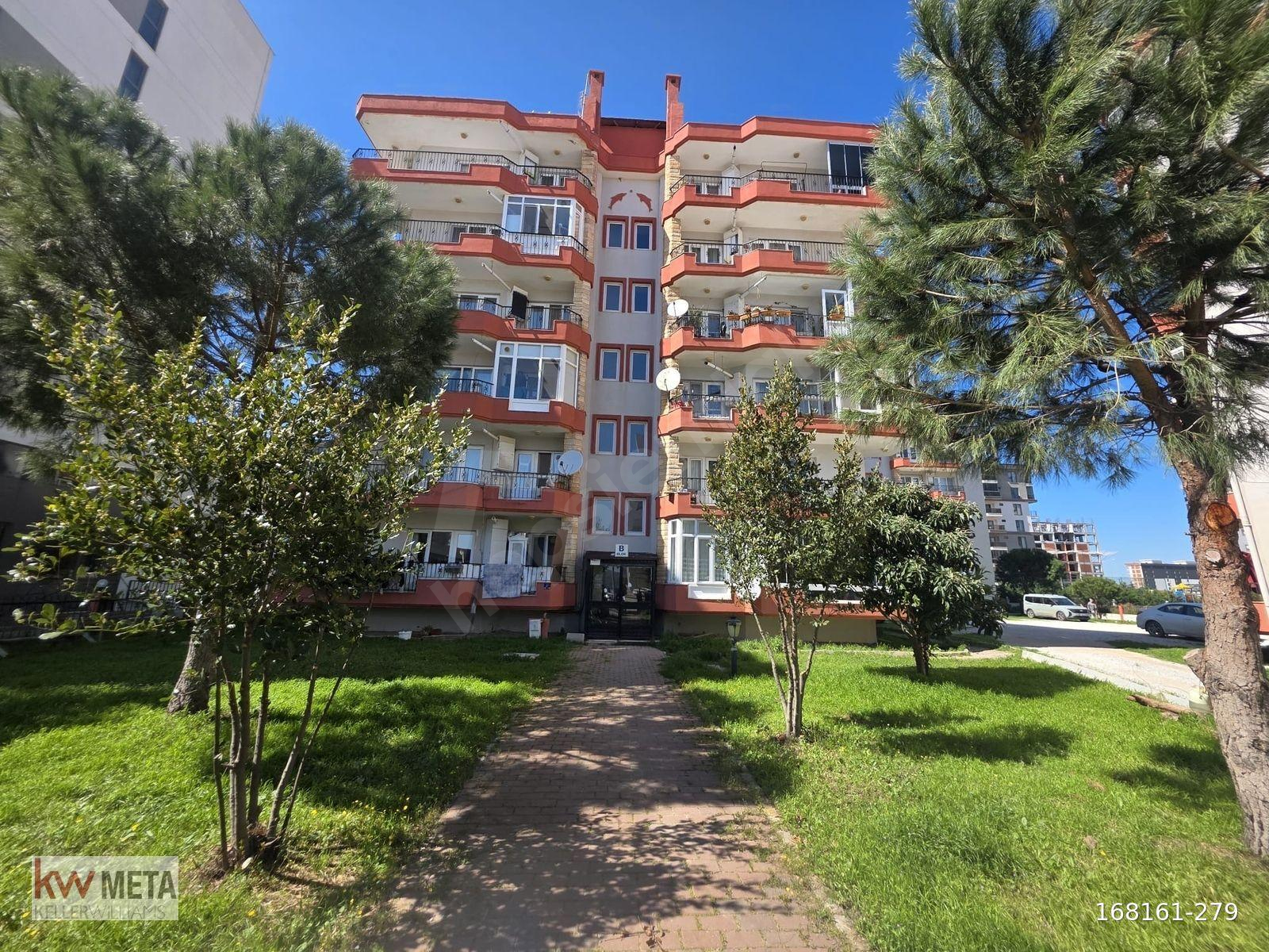 ÇANAKKALE KARACAÖREN'DE CADDE ÜZERİ 3+1 SATILIK DAİRE