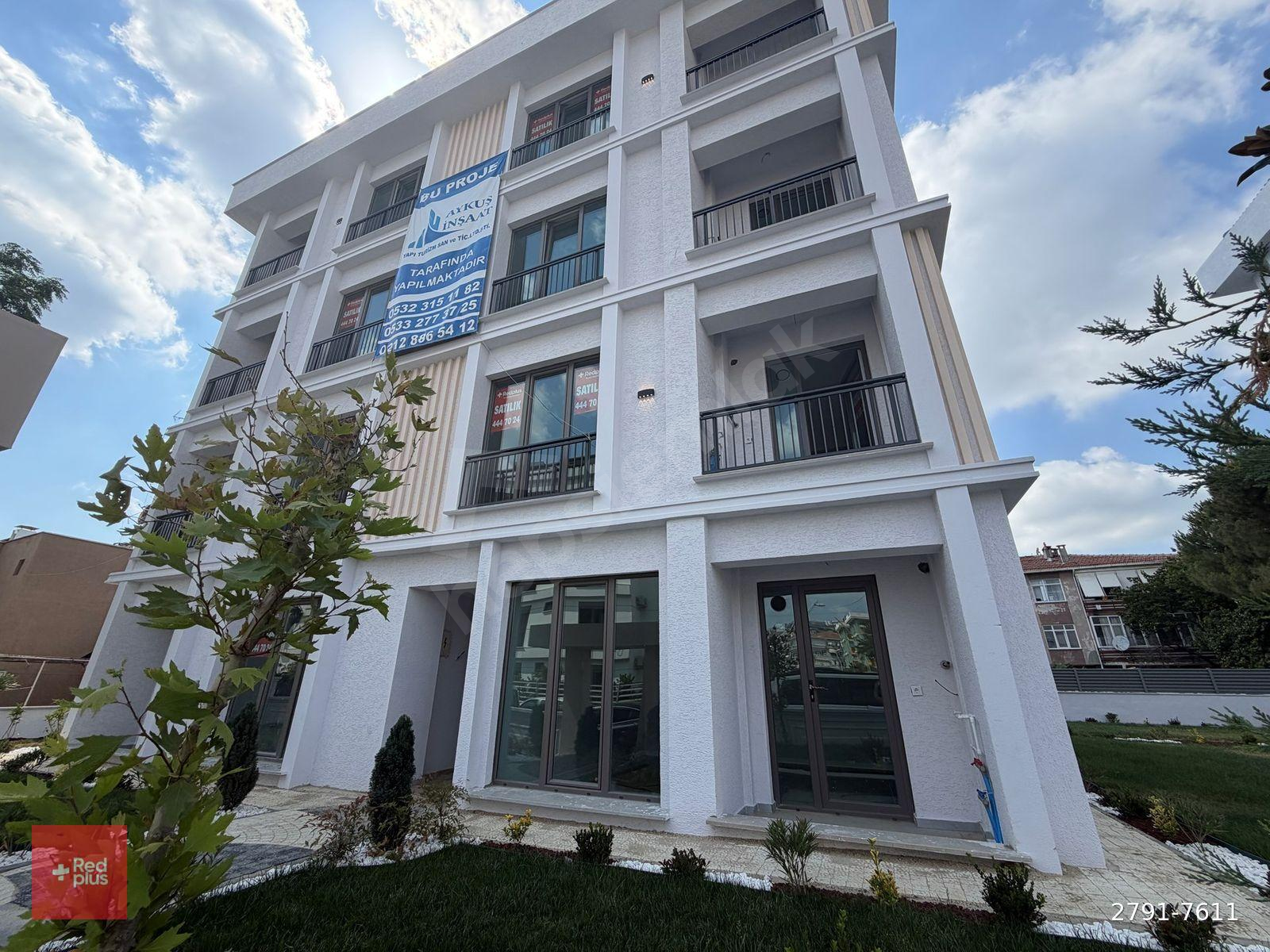 Büyükçekmece Atatürk Mahallesi Sahile 2.Binada Yeni Site İçi Satılık 4+2