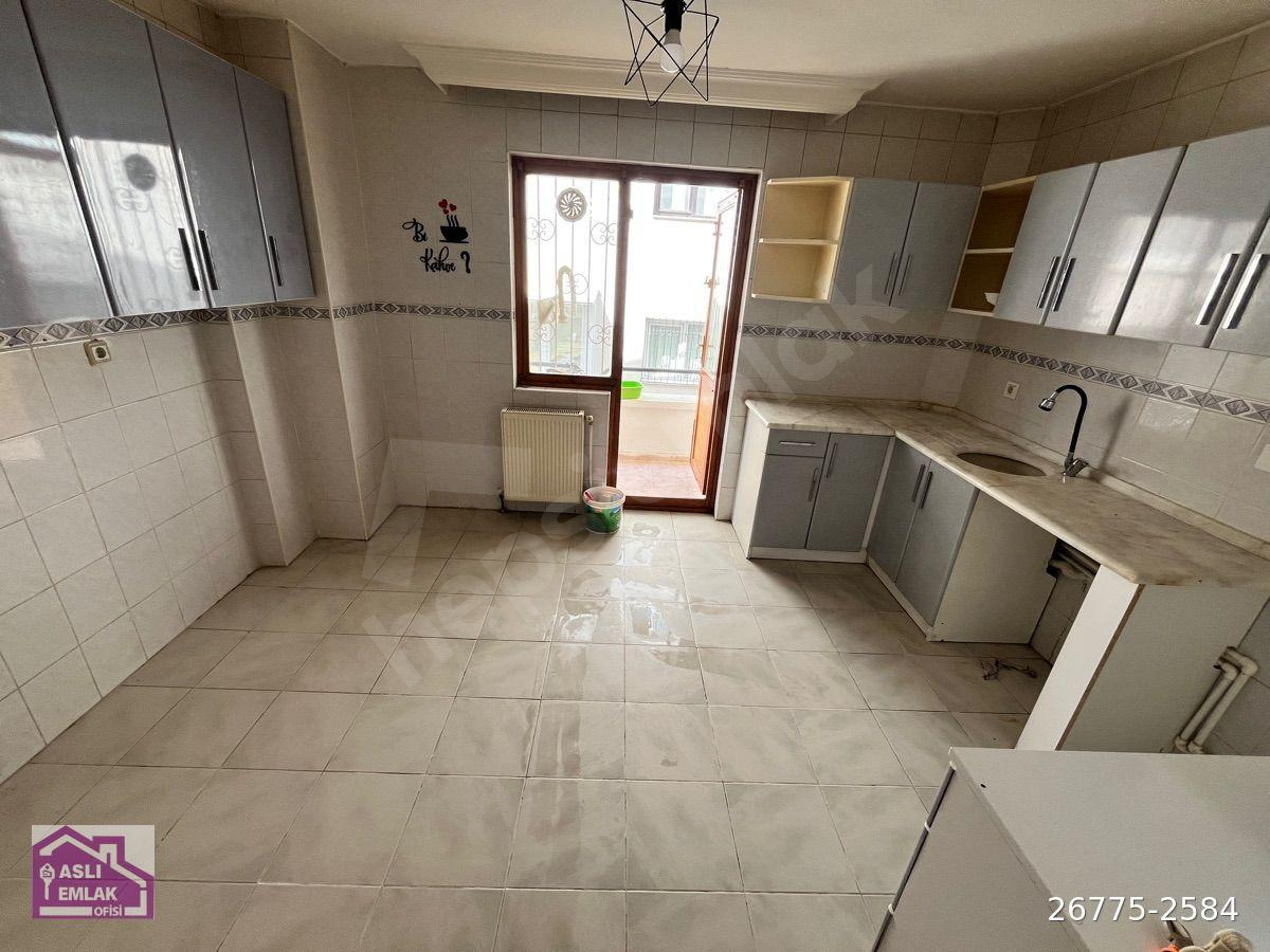 ASLI DAN İLKER CADDEYE 1 BİNA MERKEZİ ISITMA 2.BANYO .3 WC 1.KATTA 4+1 DAİRE