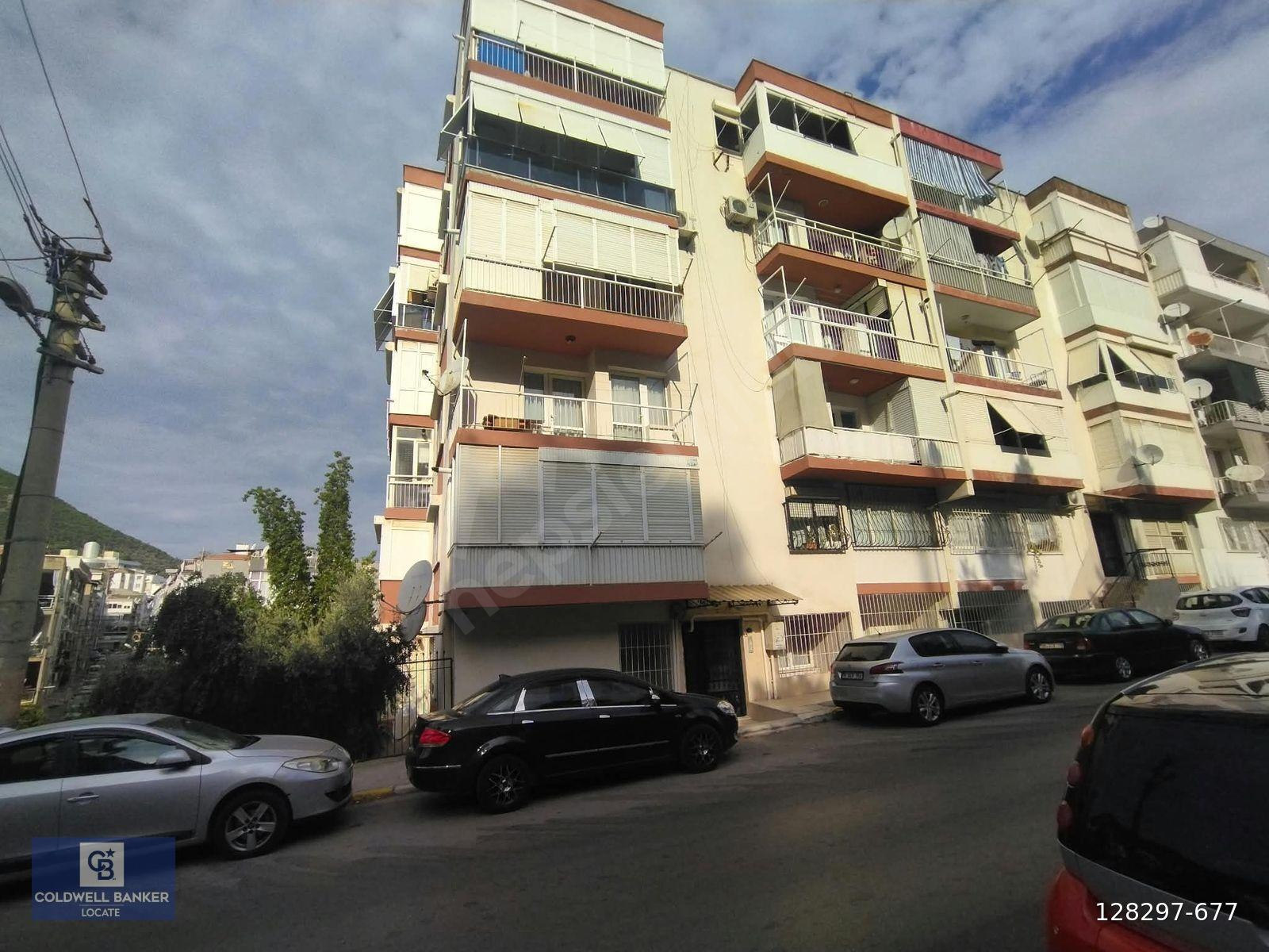 Balçova Ç.Emeç Mh. Merkezi Konumda 2+1 Satılık Daire