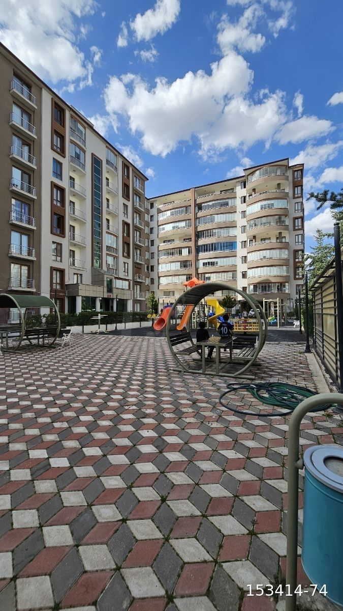 Niğde Merkez Havuzlu Site içerisinde 3+1 2 Banyolu Satılık Daire