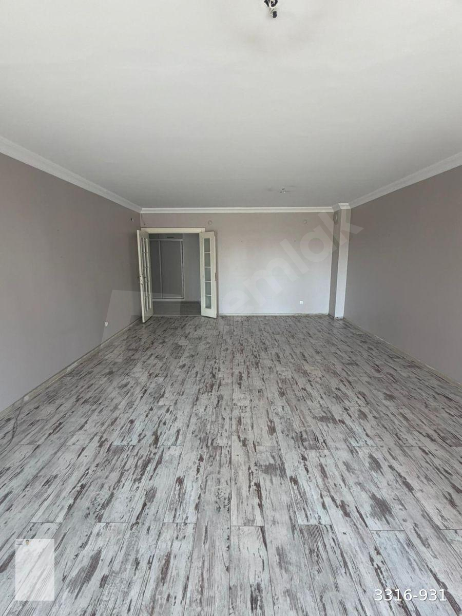 BAHÇEŞEHİR FUNDA D BLOKLARINDA ARA KAT TADİLATLI MANZARALI 3+1 SATILIK DAİRE