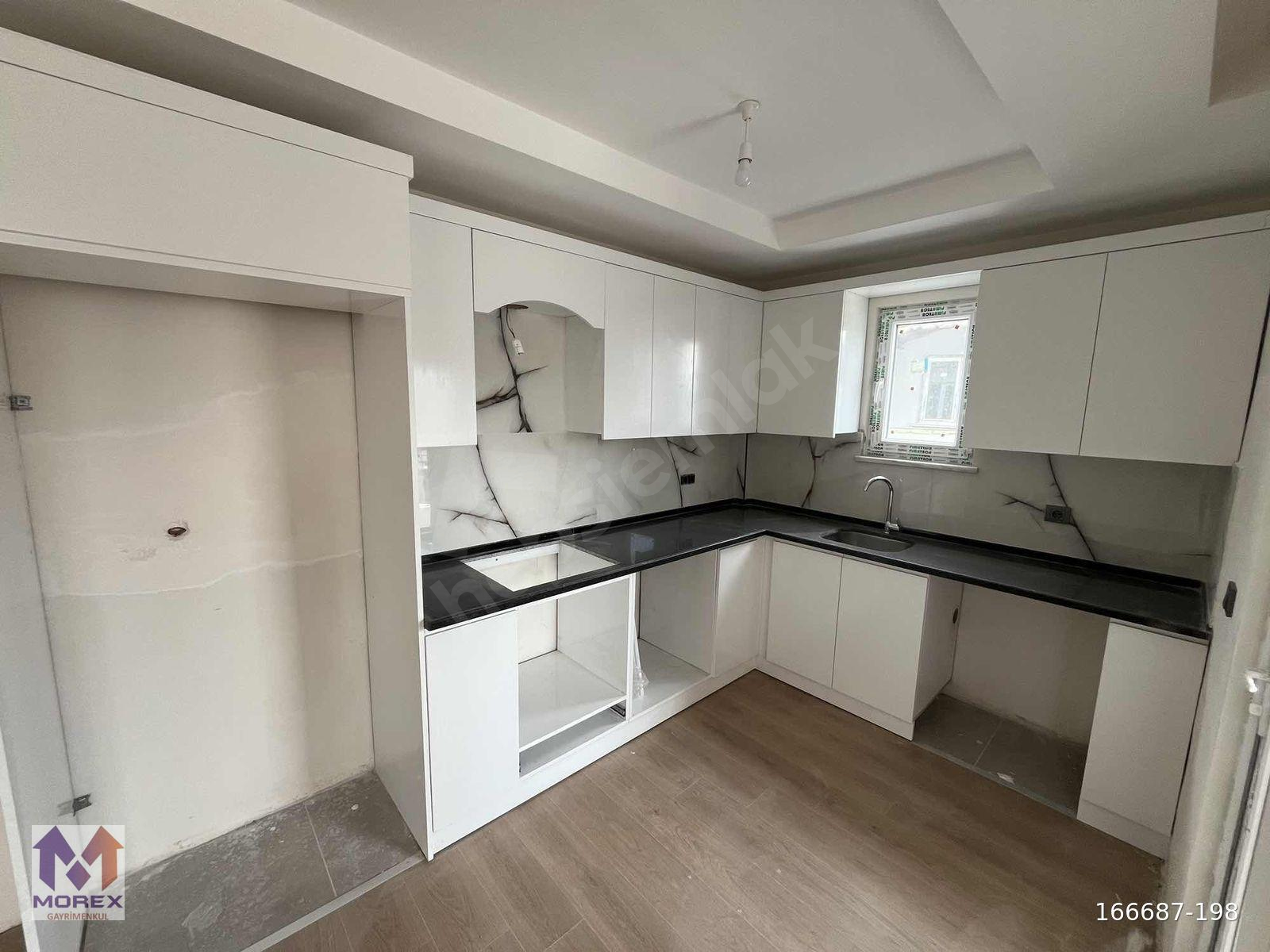 ŞEHİR MERKEZİNDE KAPALI OTOPARKLI LÜKS YASAM 3+1 SATILIK DAİRE