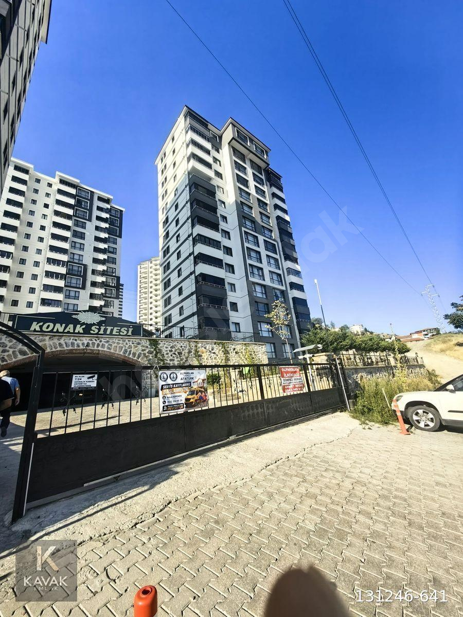 KONAK YAPI KONUTLARINDA 4+1 LÜKS SATILIK DAİRE