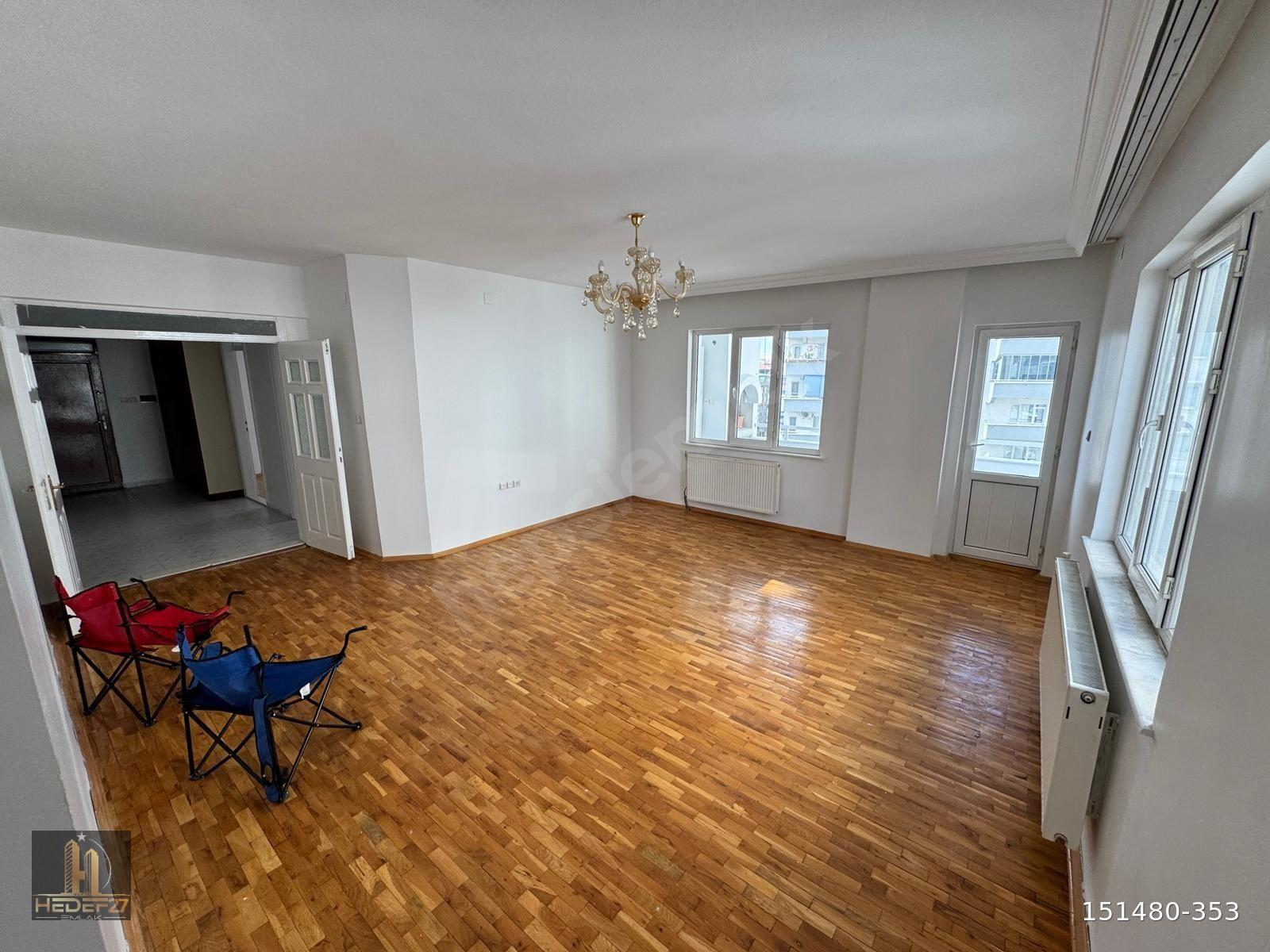 ***HEDEF 27 EMLAK'TAN**BAKIMLI ARA KAT YENİ BOYALI KİRALIK DAİRE