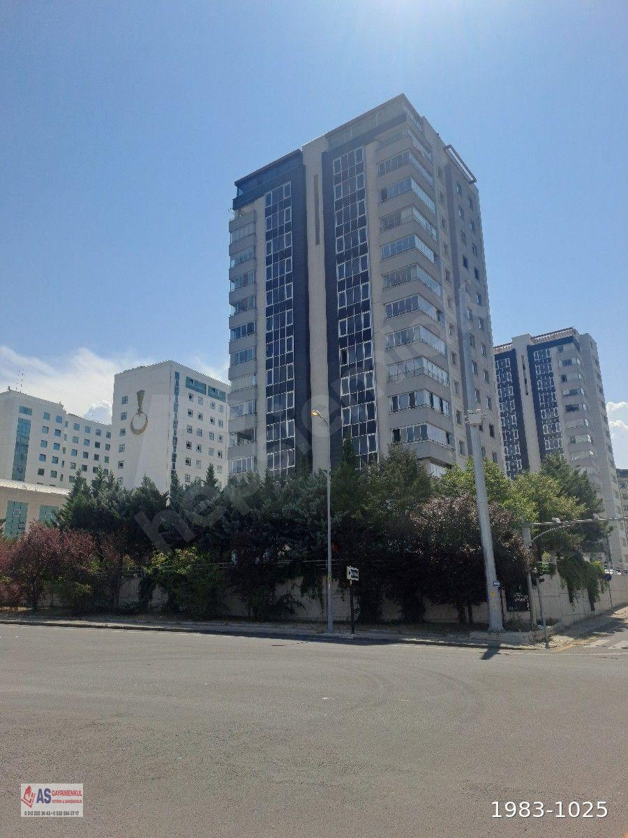 BEŞTEPE DE IHLAMUR SİTESİNDE KÜLLİYE KARŞISI 5 +1 420 M2 DUBLEKS