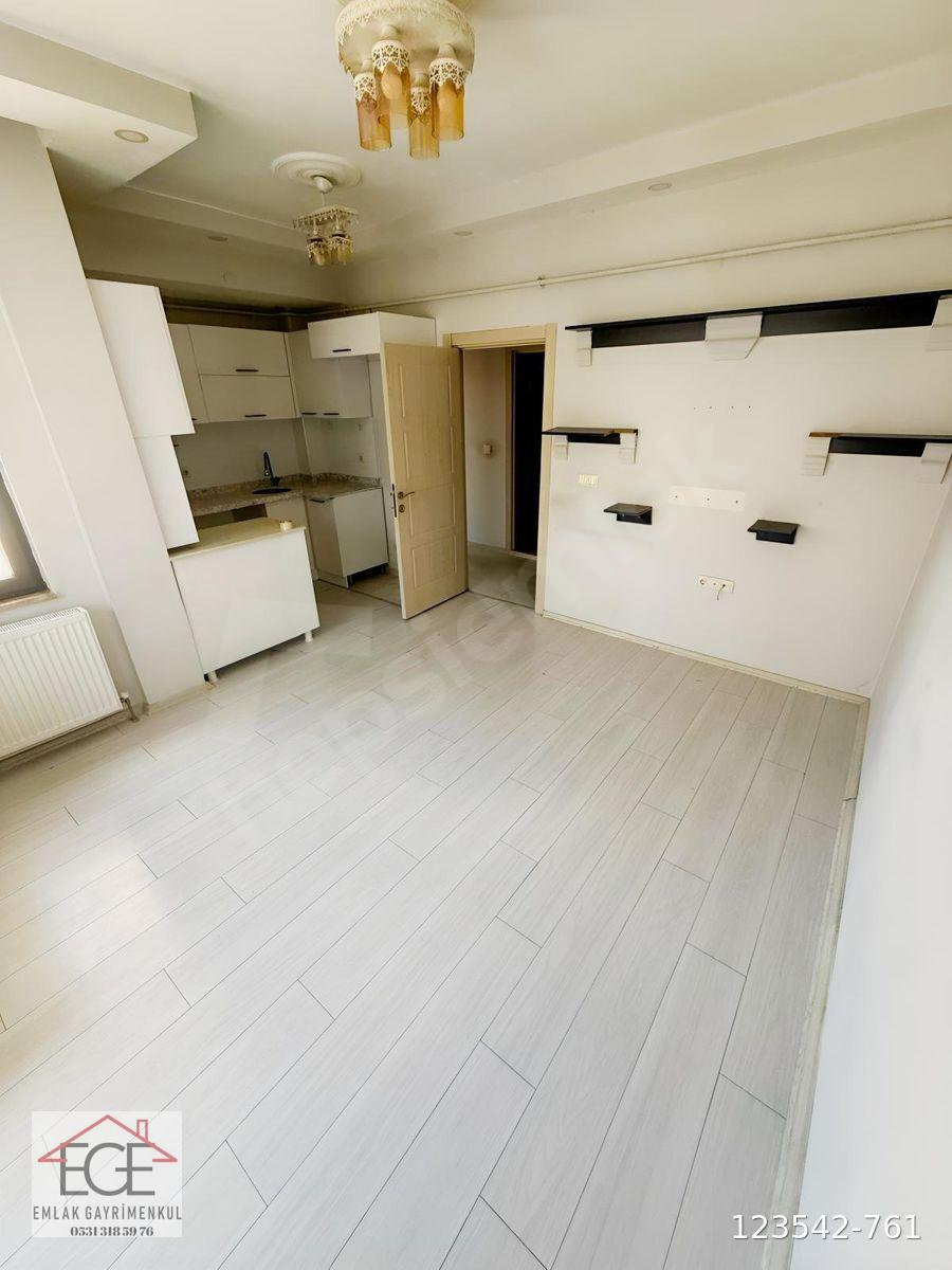 EGE EMLAKTAN SANAYİNİN ÜSTÜNDE AÇIK MUTFAK SALON SATILIK 2+1