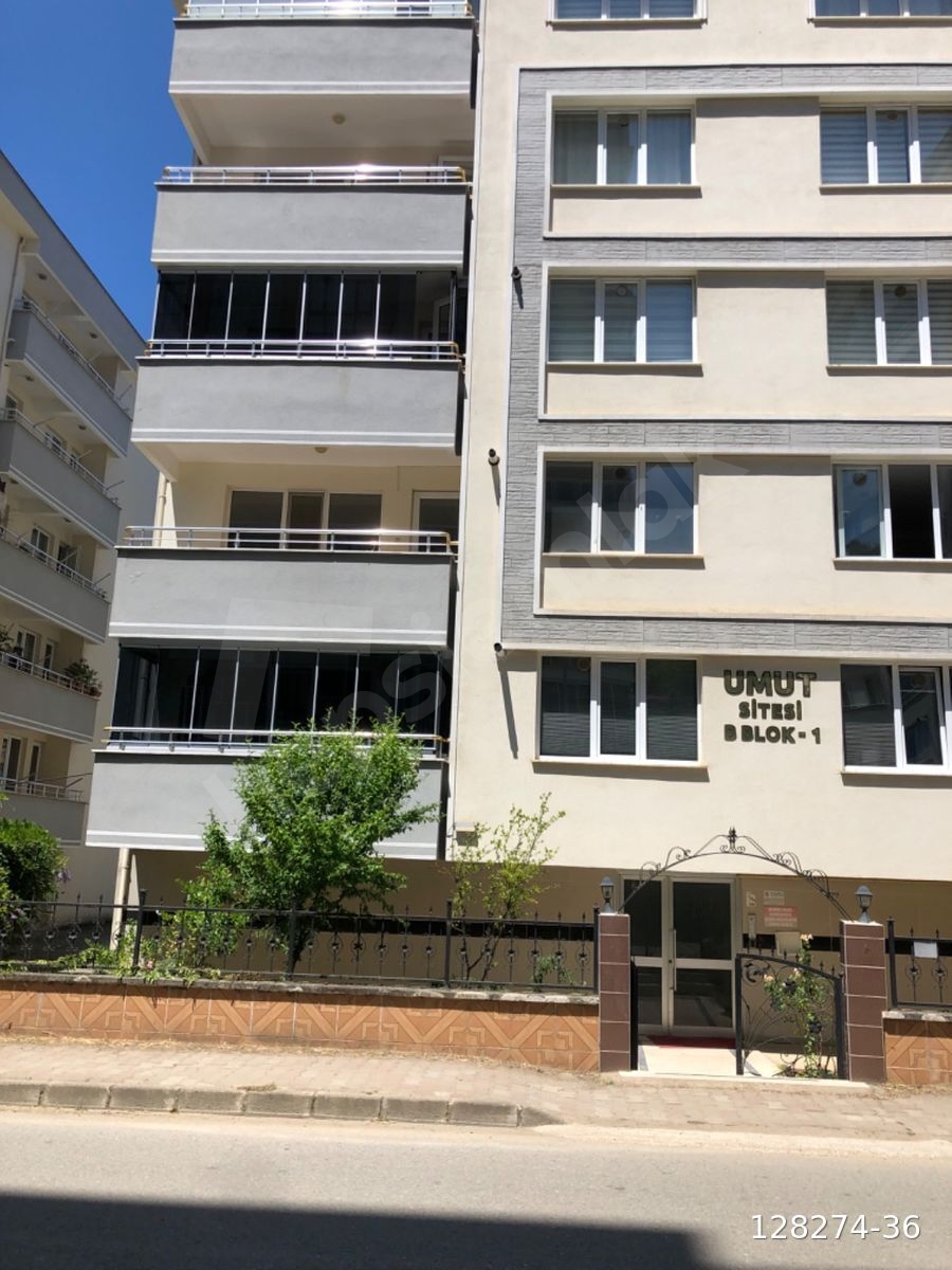 TEYYAREDÜZÜ MH. KAZIMKARABEKİR SK GENİŞ 3 BALKONLU FERAH VE KULLANIŞLI DAİREMİZ
