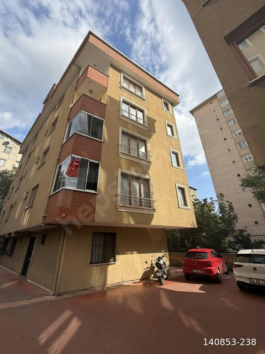 ATAŞEHİR İÇERENKÖY'DE SİTE İÇİ SIFIR EŞYALI KİRALIK 2+1 DAİRE