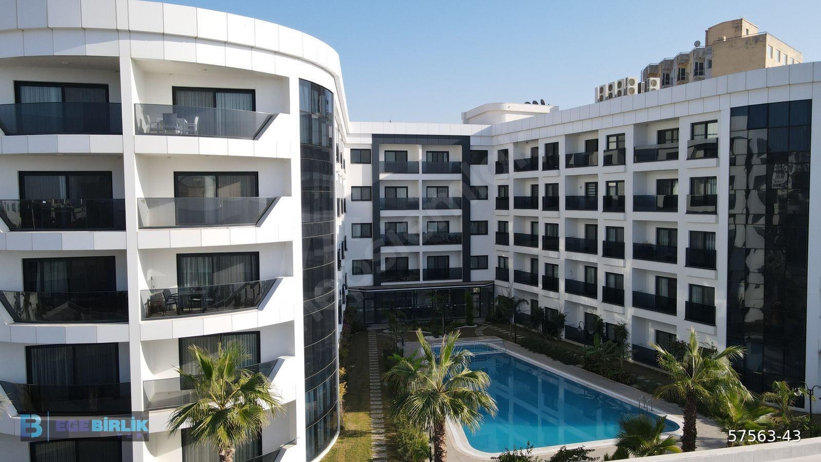 Kuşadası'nda Denize Sadece 20 Metre Mesafede, 7/24 Güvenlikli, Kapalı Otoparklı, Havuzlu Lüks Daire