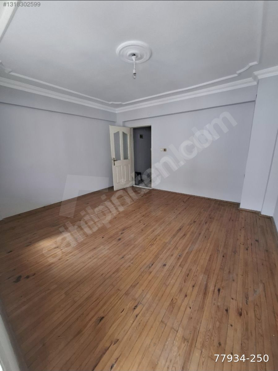 Güveçdede Caddesinde Ara Kat 3+1 140 metre