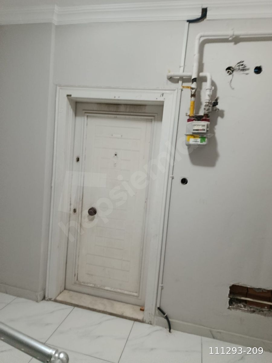 FAHRİ KAYAHAN ANA CADDE ÜSTÜ 3+1 GÜÇLENDİRME YAPILI ARA KAT 188 M2