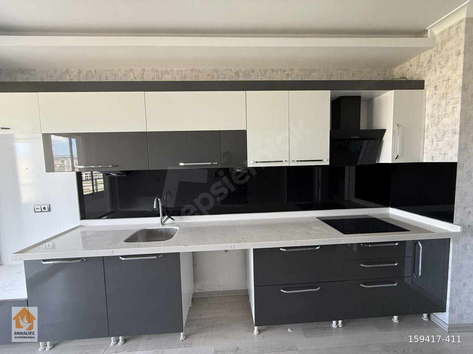 ANKALİFE'TAN GENİŞ ÇİFT BALKONLU 4+1 KİRALIK DAİRE