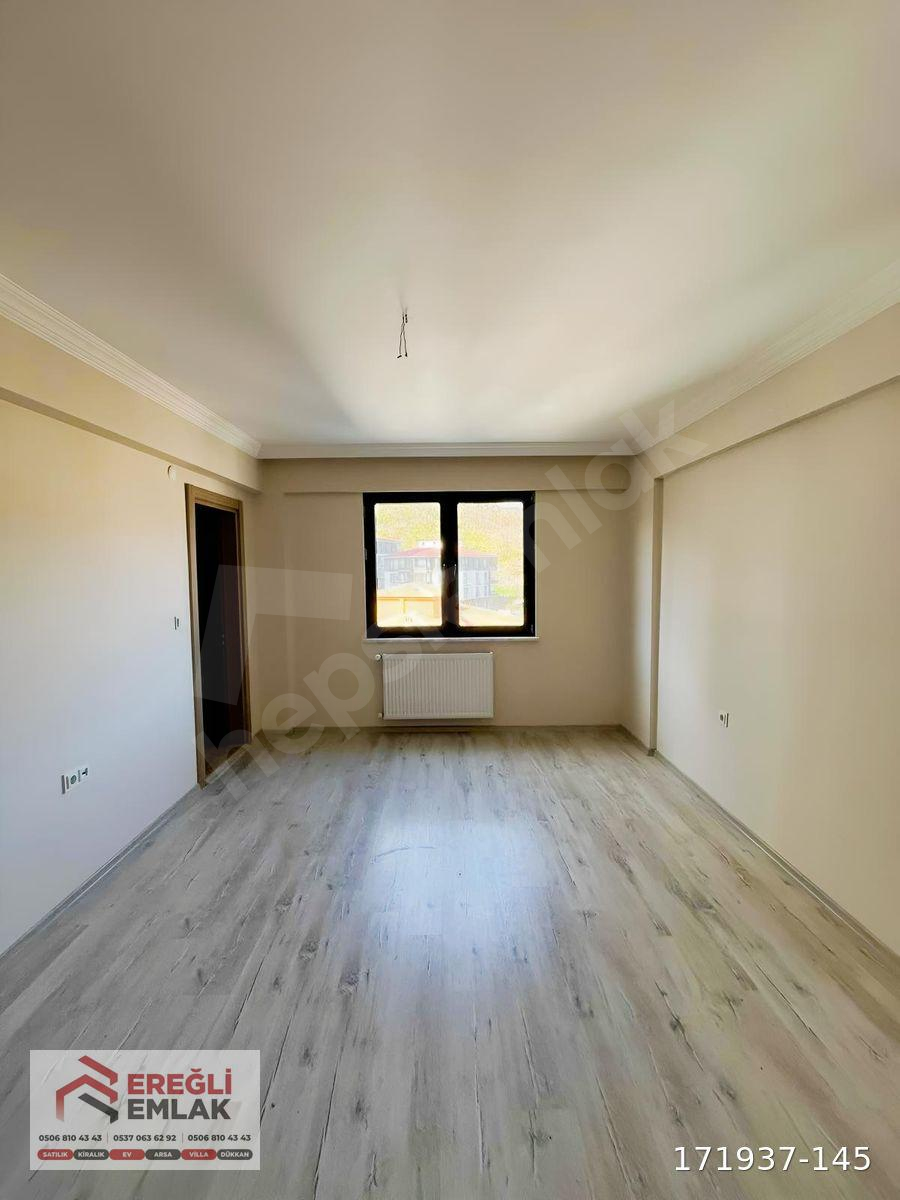 ÇARŞIYA PAZARA SAHİLE BELEDİYEYE YAKIN SİTE İÇİ KİRALIK 3+1