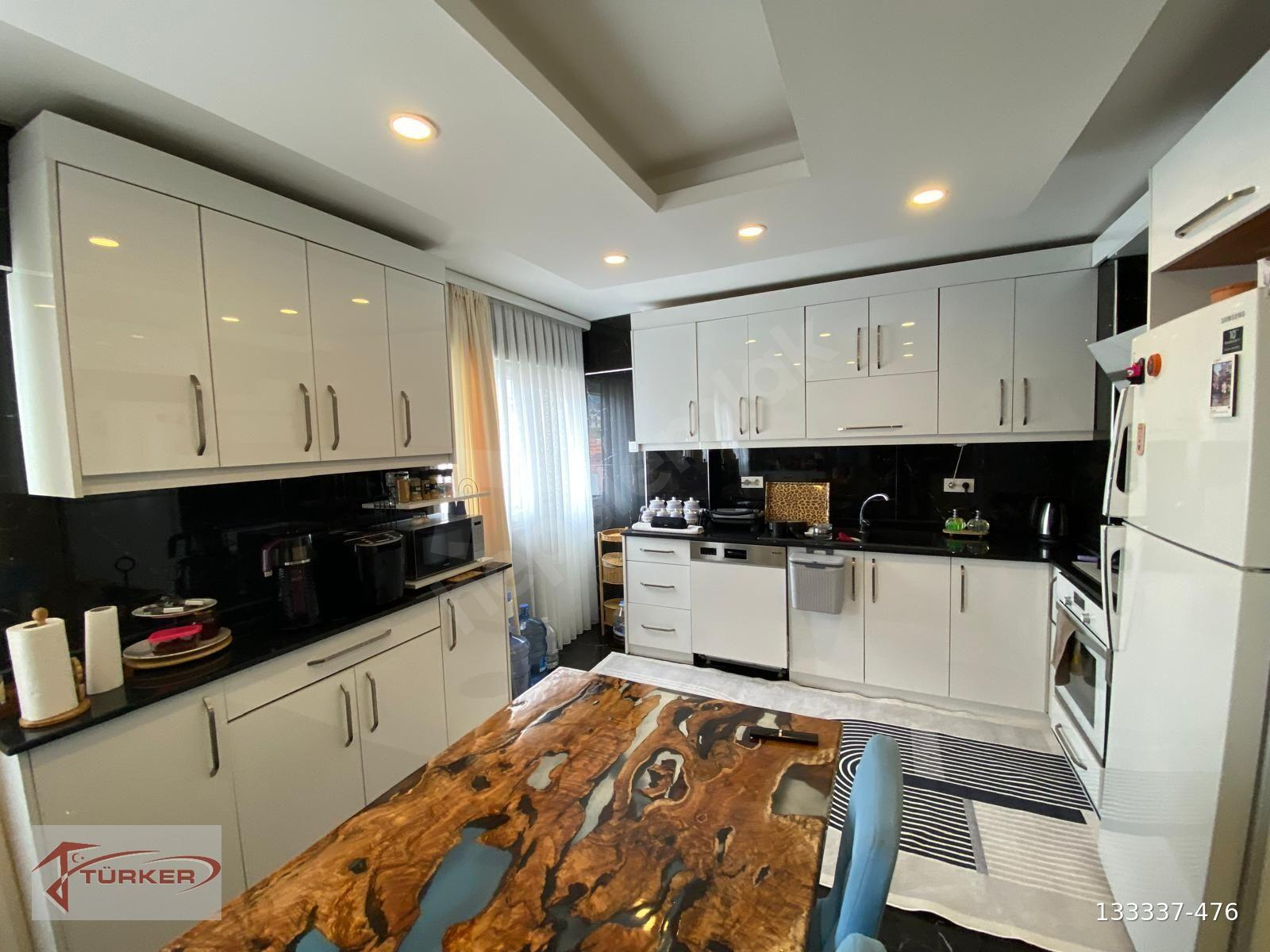TÜRKER GAYRİMENKUL'DEN İÇİ FULL YAPILI SATILIK DAİRE.