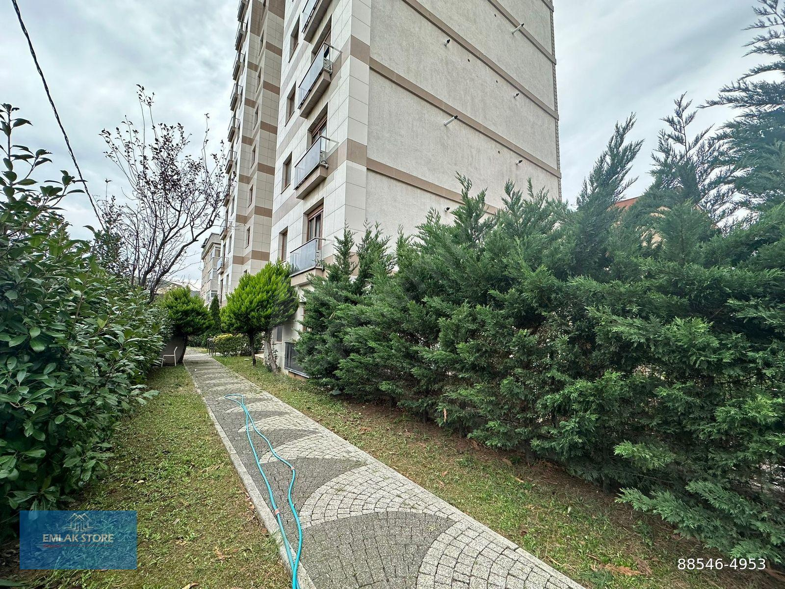 EMLAK STORE'DAN ARAKATTA BUTİK SİTEDE EŞYALI KİRALIK 2+1 DAİRE